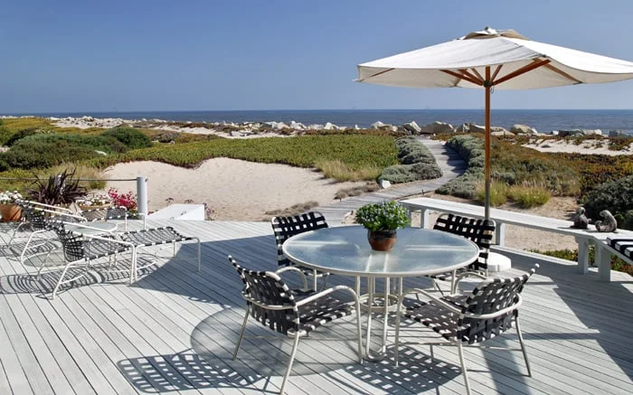 Oceanfront Contemporary Carpinteria, California Panoramic views of both the ocean and mountains. Offered at $7,895,000 SOLD
