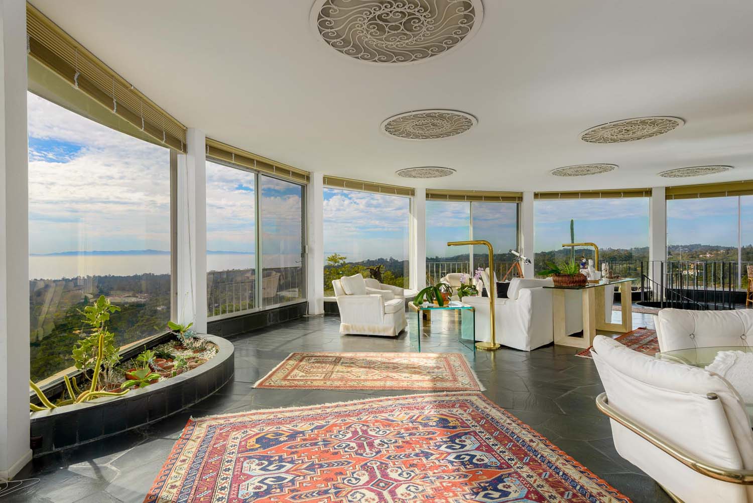 1508EMountainDrive_RoundRoom.jpg