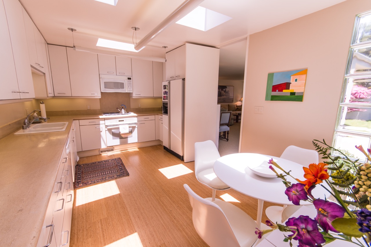 1526_East_Valley_Drive_kitchen2.jpeg