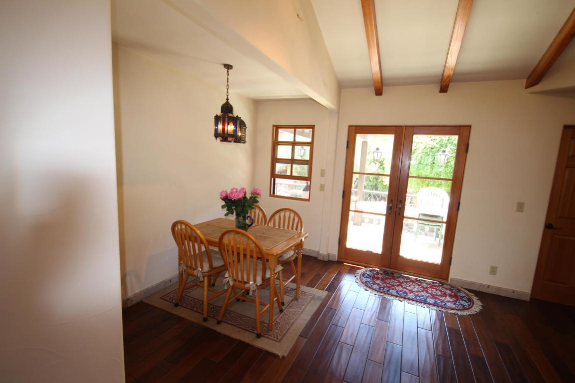 161_El_Sueno_Road_Breakfast_Area.jpg