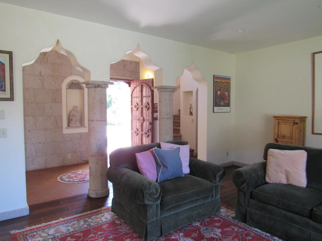 161_El_Sueno_Road_Living2.jpg