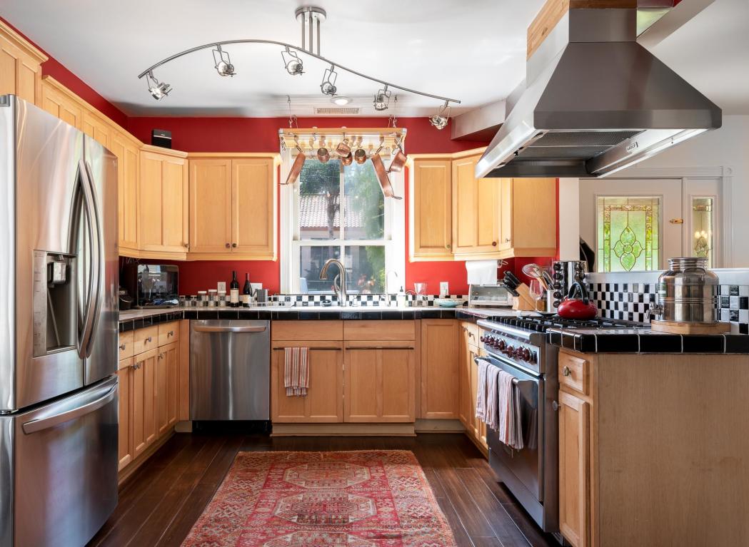 910_NorthNopalStreet_kitchen.jpg