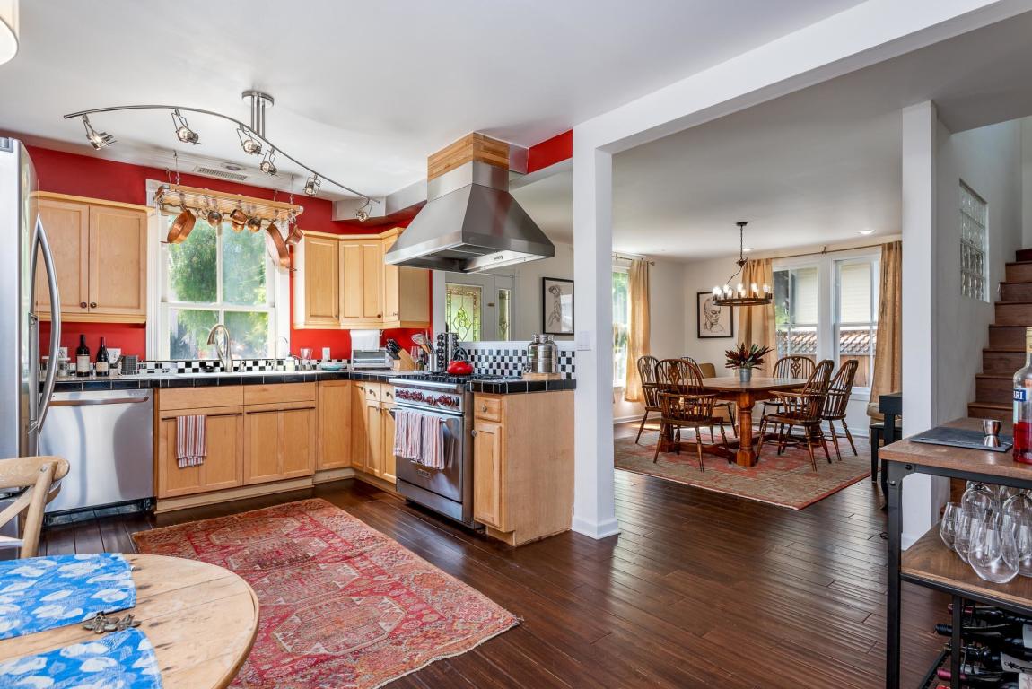 910_NorthNopalStreet_kitchen_dining.jpg