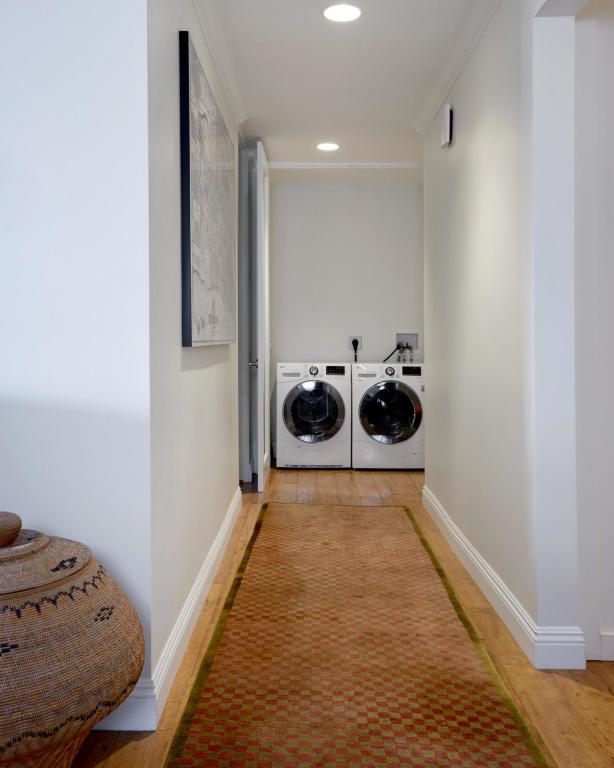 1220_CoastVillageRd_208_Laundry.jpg