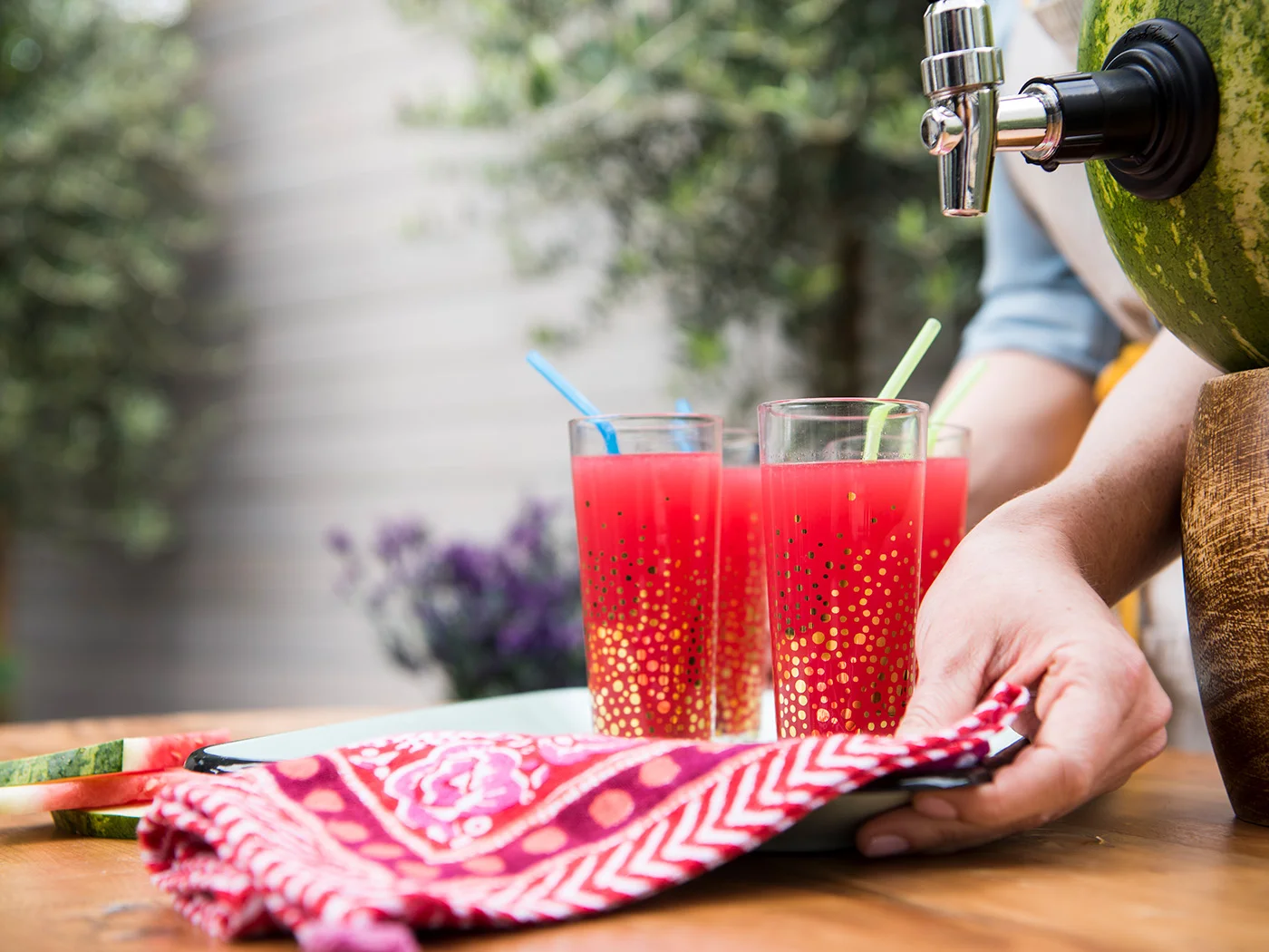 Deborah_Farnault_Food_Network_How-To-Win-Summer-Watermelon-Punch-Keg-Carrying-Tray-4x3-9812.jpg