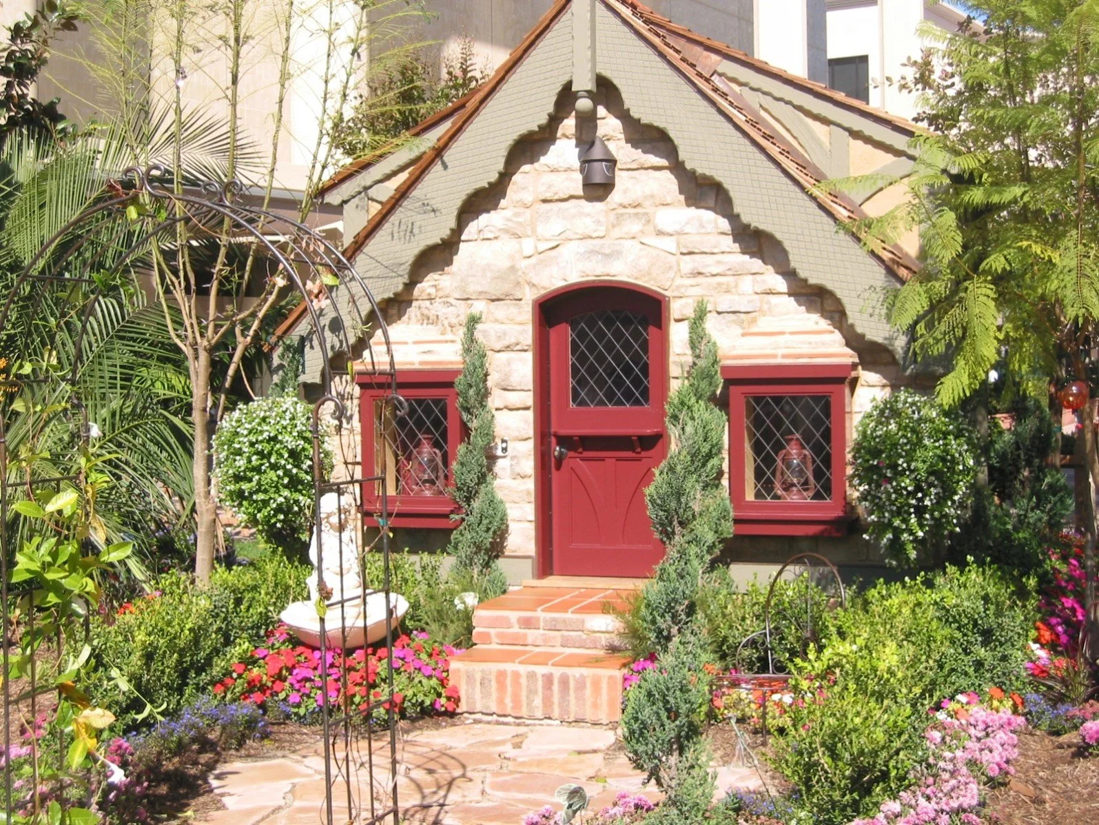 Homeaid Project Playhouse - Fashion Island, Newport Beach
