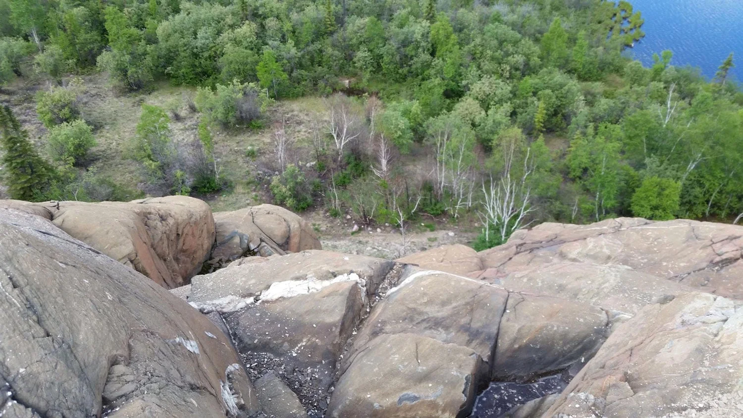 rocks-lake-banner.jpg