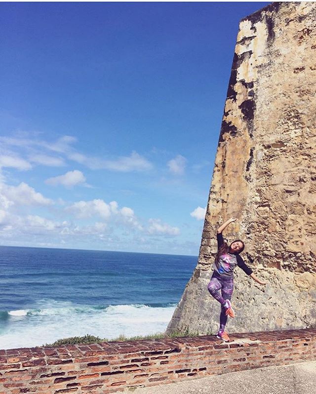 Un throwback del 2016 #PuertoRico 🇵🇷 &bull; Este a&ntilde;o casi no pude tomar fotos :( .
#travel #puertoricogram #lunadetour #dancingtheworld #bellydancer #traveling #mytravelstory #throwback #remember