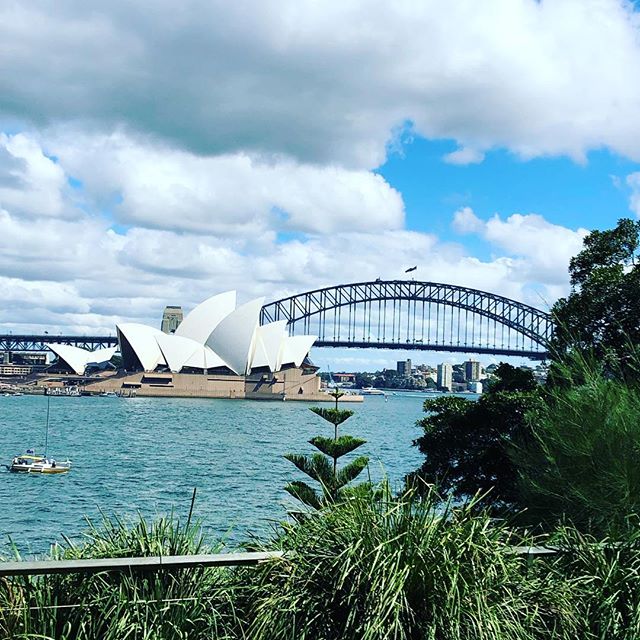🇦🇺 Sydney Opera House 🇦🇺 SYD &lsquo;019 .
. 
#traveler #sydney #operahouse #australia #lunadetour #vivirviajando #bellydanceraroundtheworld #aroundtheworld #danceraroundtheworld #traveller