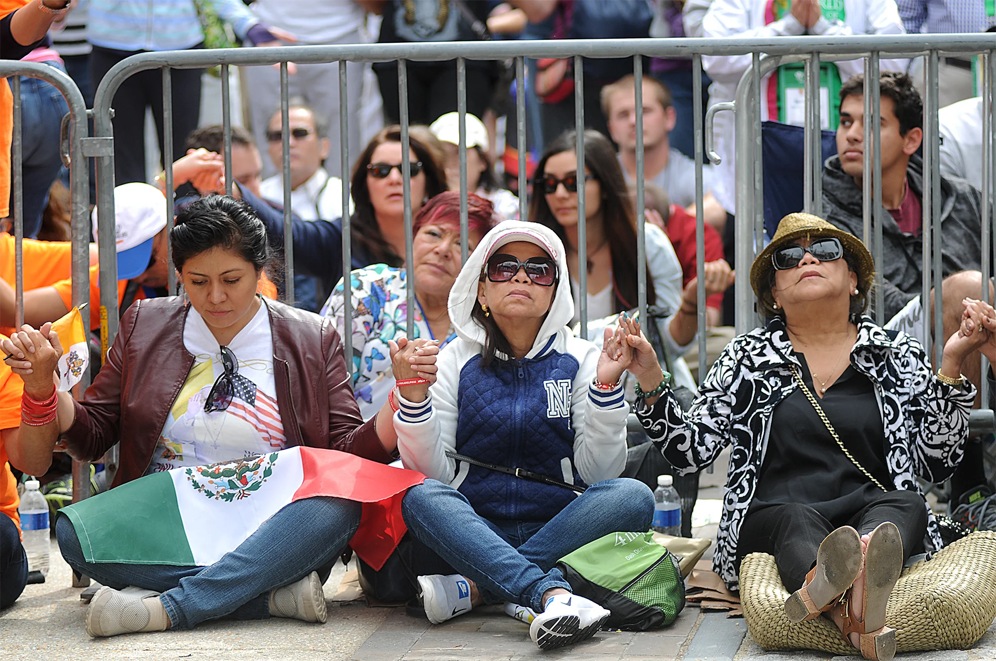  People watch Pope Francis' mass at Cathedral Basilica of Saints Peter and Paul from jumbotrons on the Ben Franklin Parkway on September 26, 2015.on jumbotrons on the Ben Franklin Parkway on September 26, 2015. 