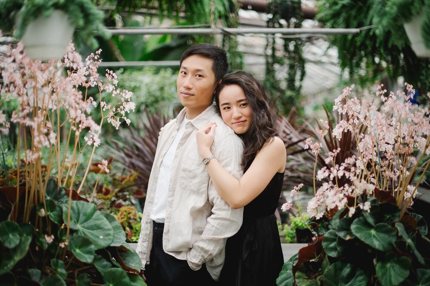 Jenny &amp; Allen staying warm on a late January day 🌿🌱🌵🌺

Shot for @asya_photography_philly 🌸