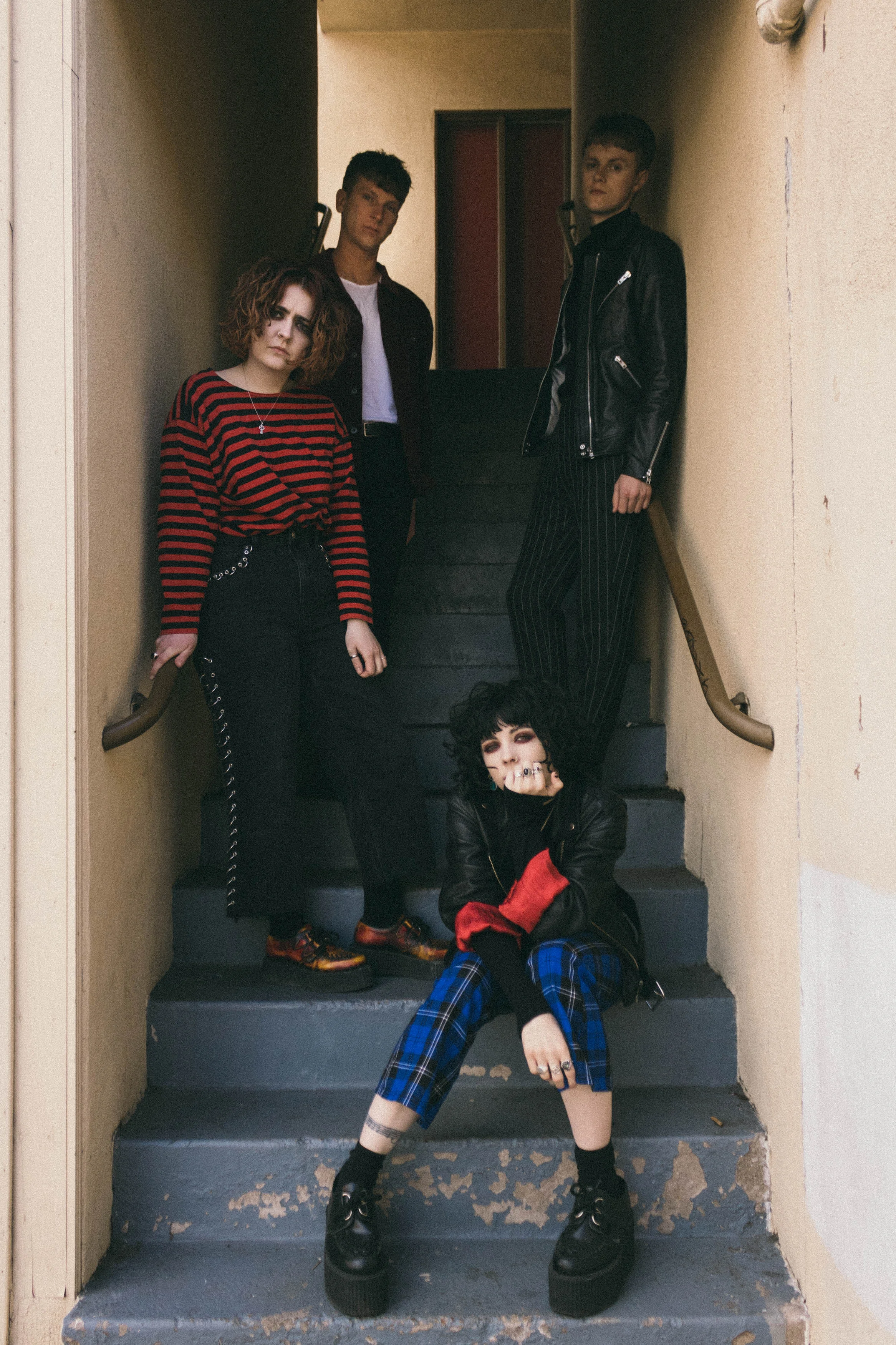 PALE WAVES