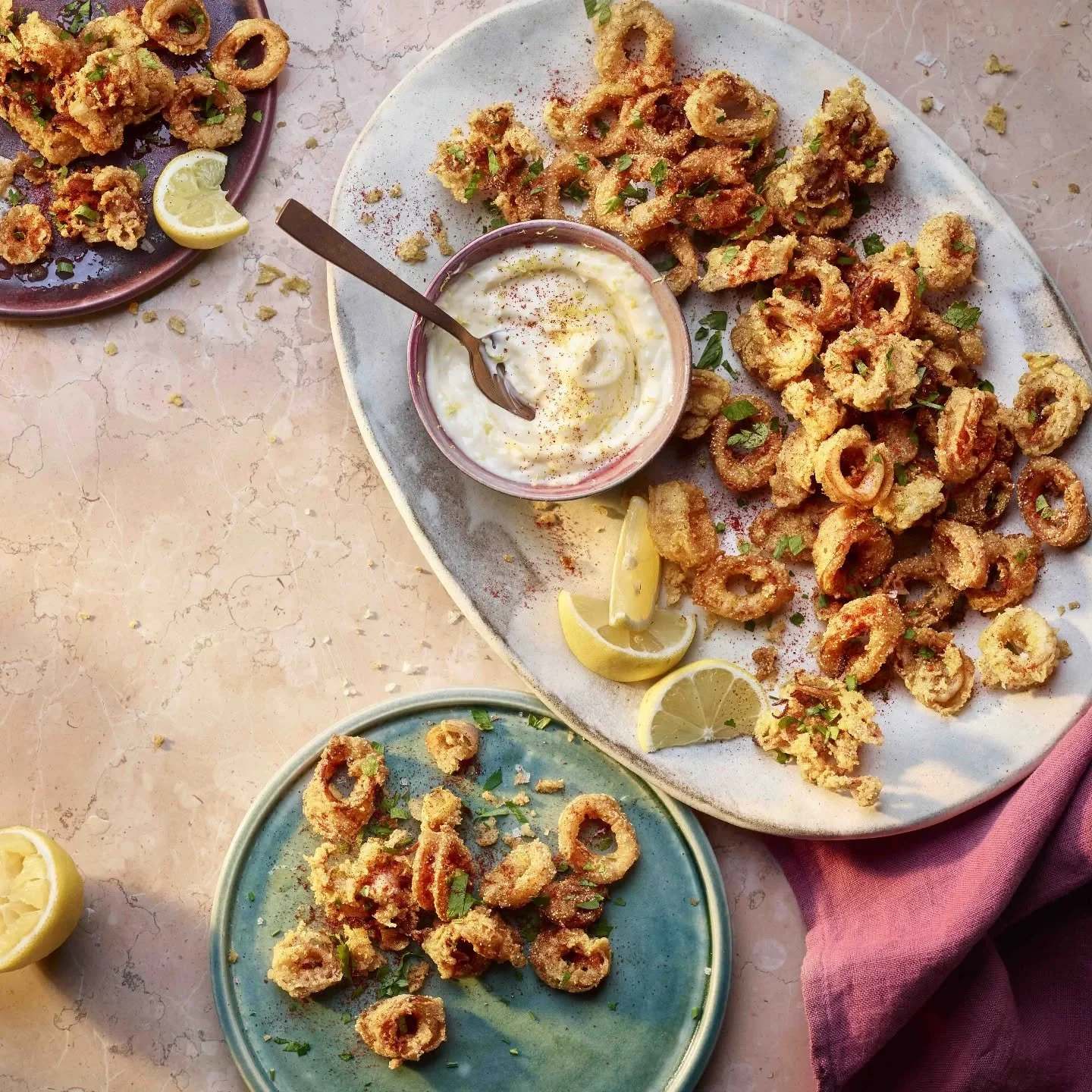 The BEST calamari is a recipe you need for this summer! Not only it unbelievably tender (thanks to the secret ingredient in the marinade 🥝), the coating is crisp and moreish, and full of smoky paprika and black pepper seasoning. Serve with a vat of 