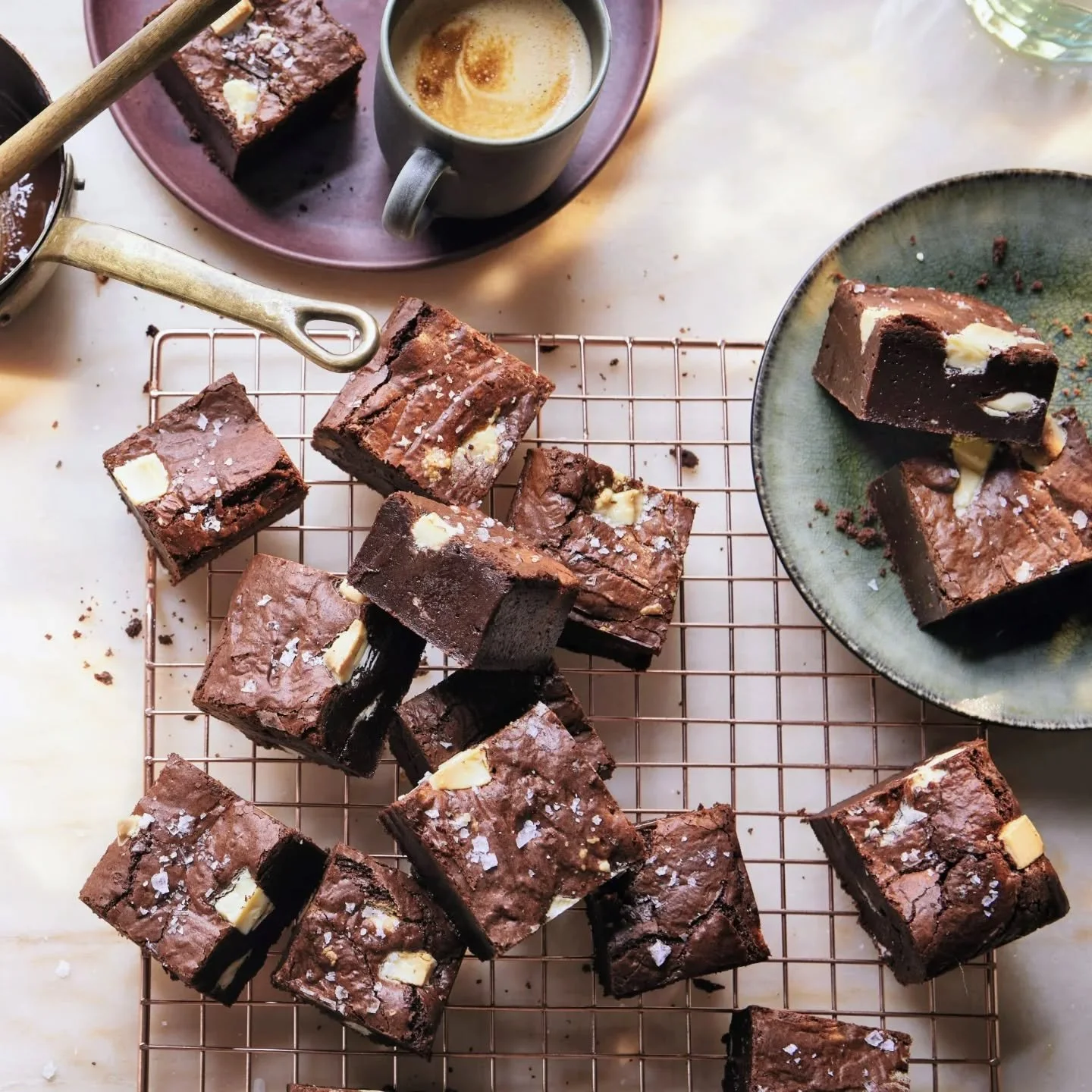 A brownie recipe that NEVER disappoints 🍫

Swipe to see just a handful of lovely comments if you need convincing to try it...

The perfect balance of chewy and fudgy, with white chocolate chunks and that converted shiny top. The recipe started out w