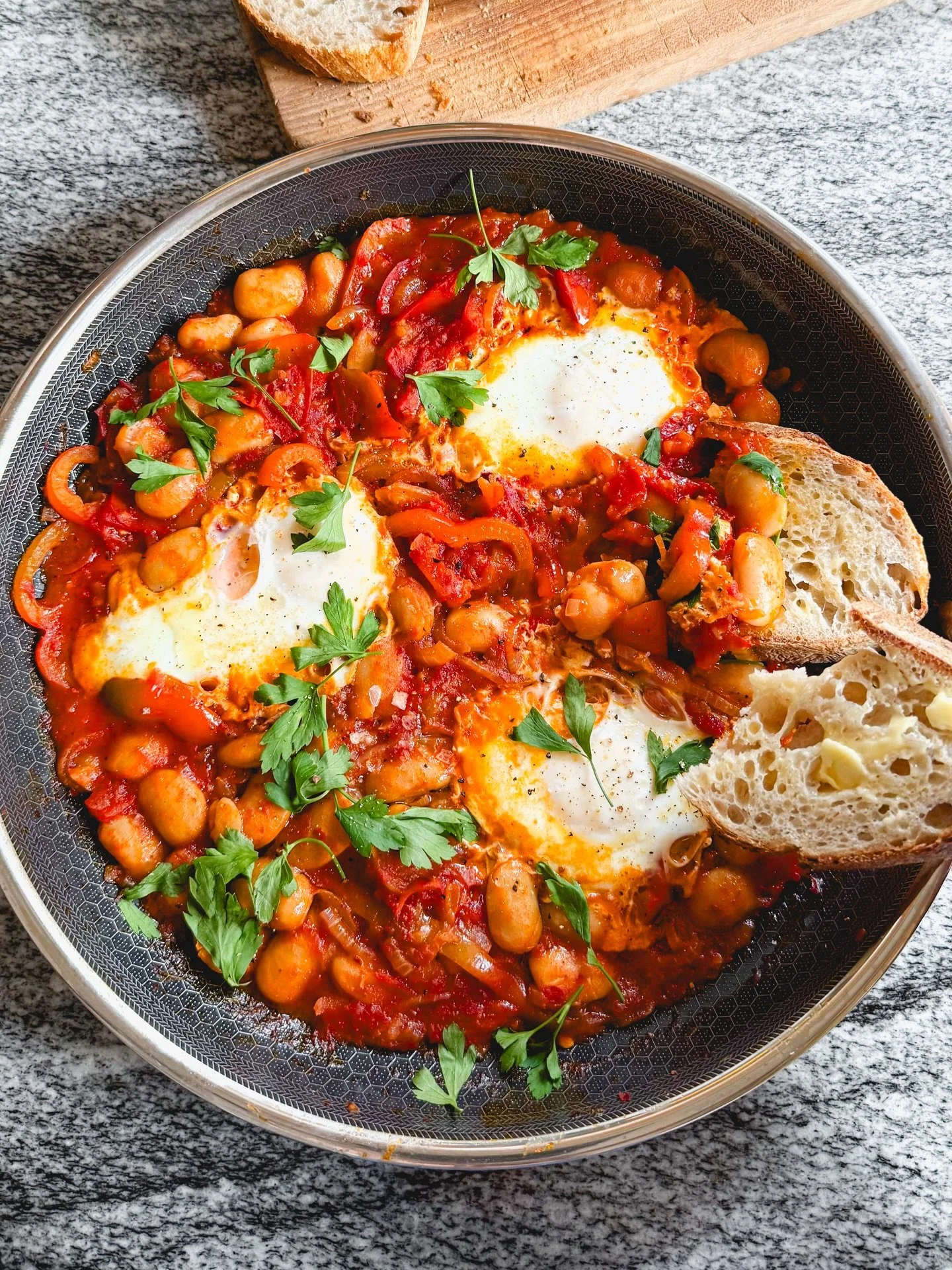 Butter bean and harissa shakshuka 🍳

This recipe was widely requested after my veg box video with @riverford so here it is! Just the thing to brighten a grey Monday&hellip;

Serves 2-3

Ingredients:
1 tbsp olive oil
1 onion, finely chopped
2 clove