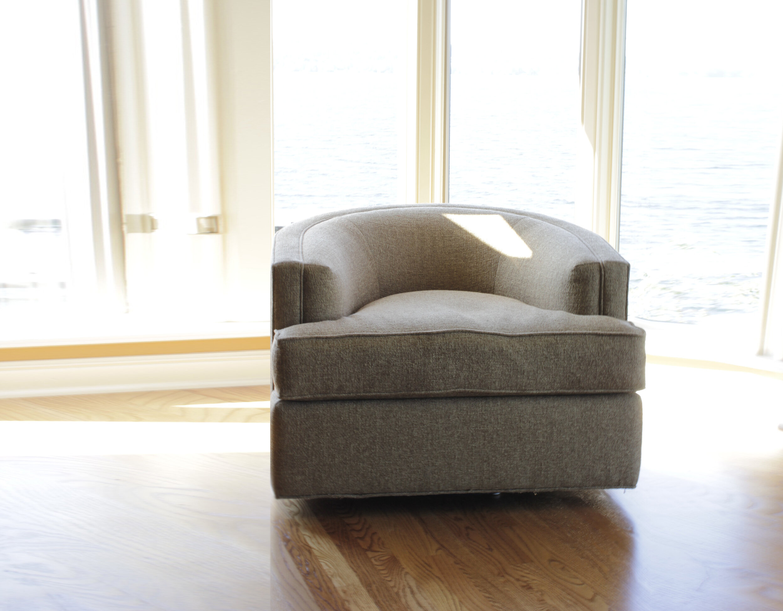 The Astor | Swivel Chair