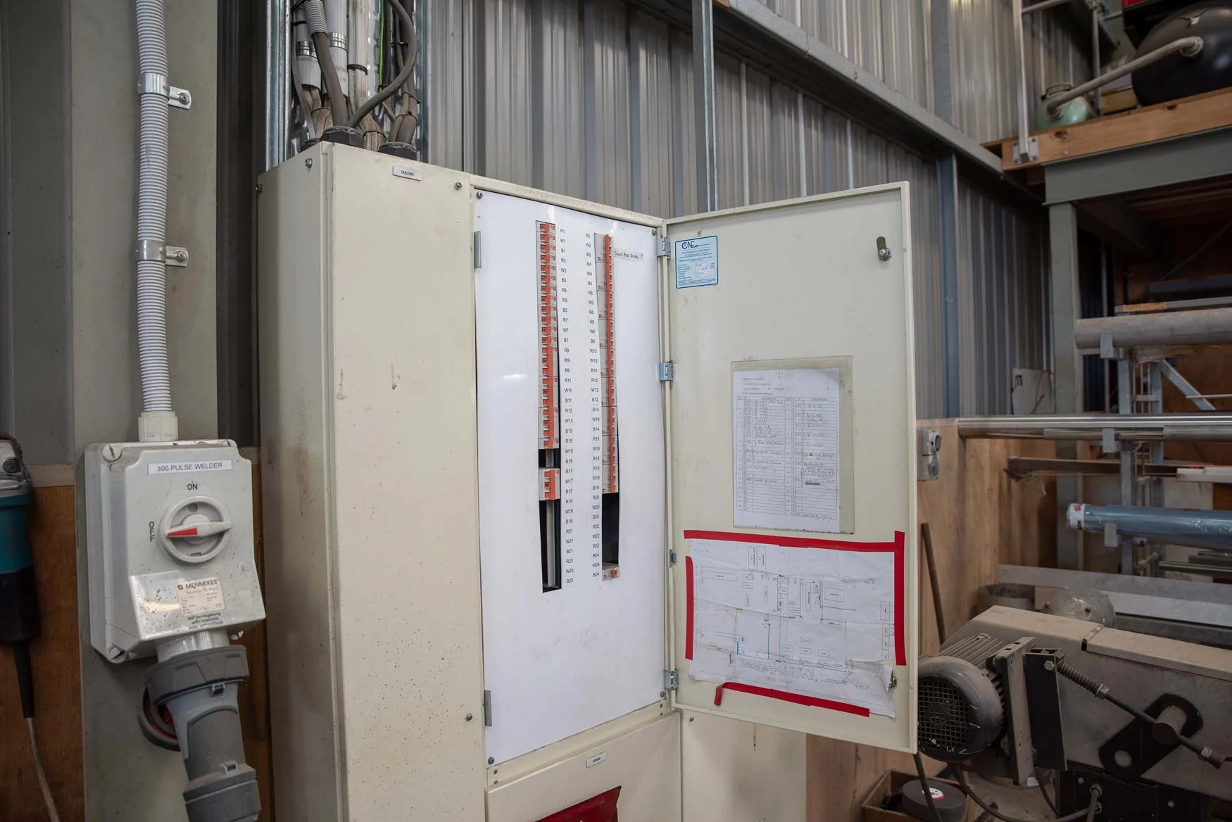 Coastline-Electrical---Apex-Metal-Warehouse---0105192766---Large.jpg