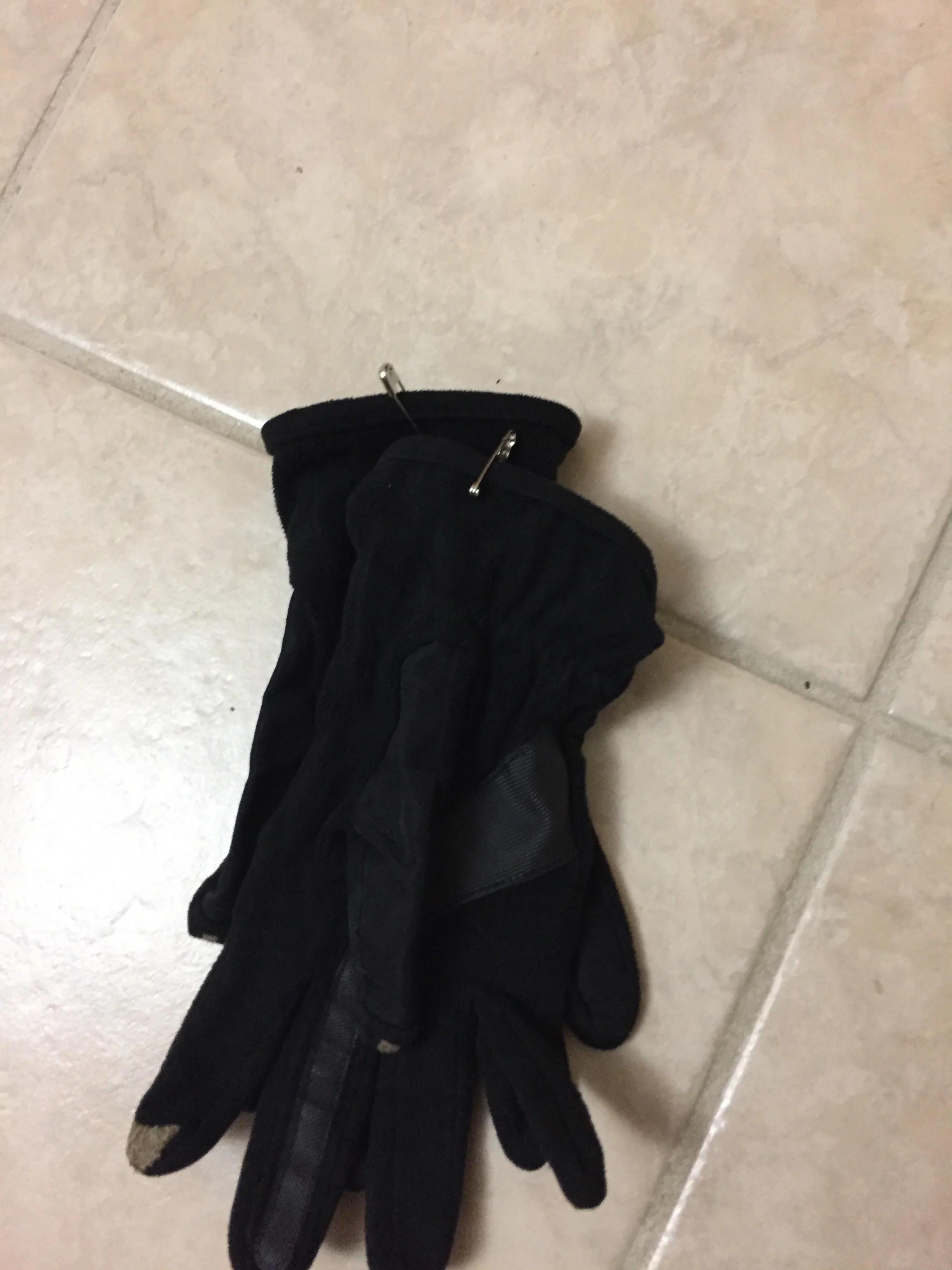 Race Hack: Attach safety pins to the top of your gloves, when your not 100% certain if you will need them the whole race this way you can clip them to your clothes or race belt. 