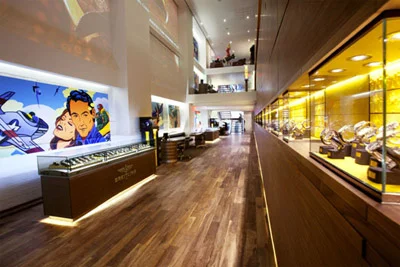 THE VIEW OF THE NEW BOUTIQUE FROM THE FRONT DOOR © BREITLING