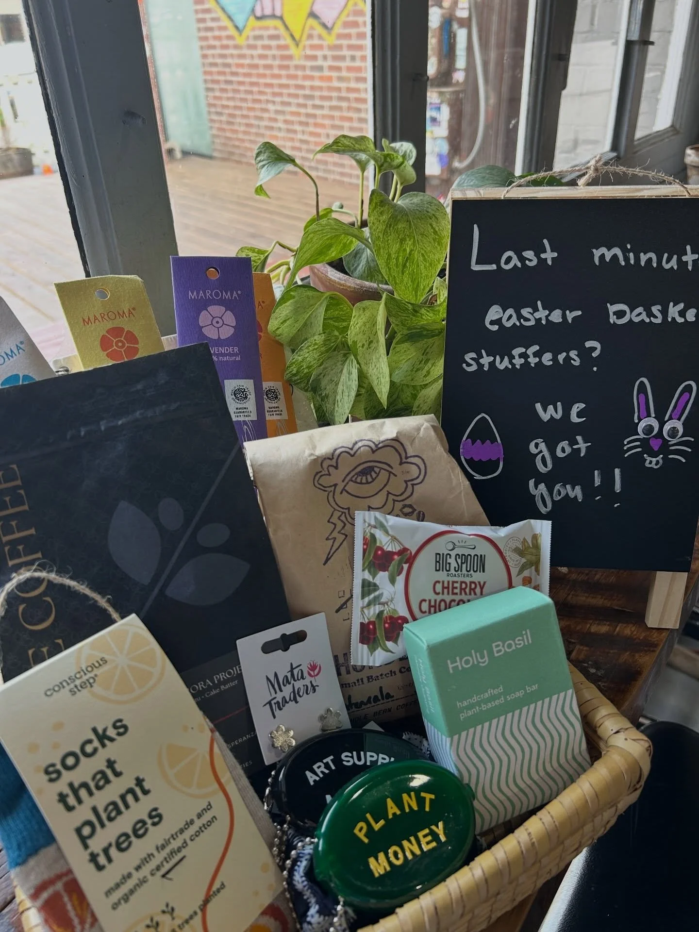 last minute easter basket stuffers? we got you! come shop our large selection of fair trade retail! 

we are open normal hours today.

#clintonville #fairtrade