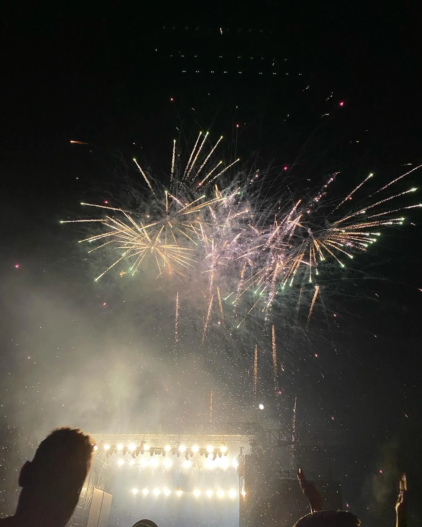 riot fest &lsquo;24 photo dump. Spent more time dancing and talking about @falloutboy than taking great photos this year. 💃🏽 

shoutout to the RF crew - @100options @maxmielecki 🤘🏼🎵