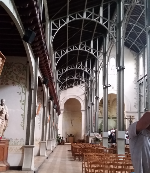 The factory-like decor of Notre Dame du Travail