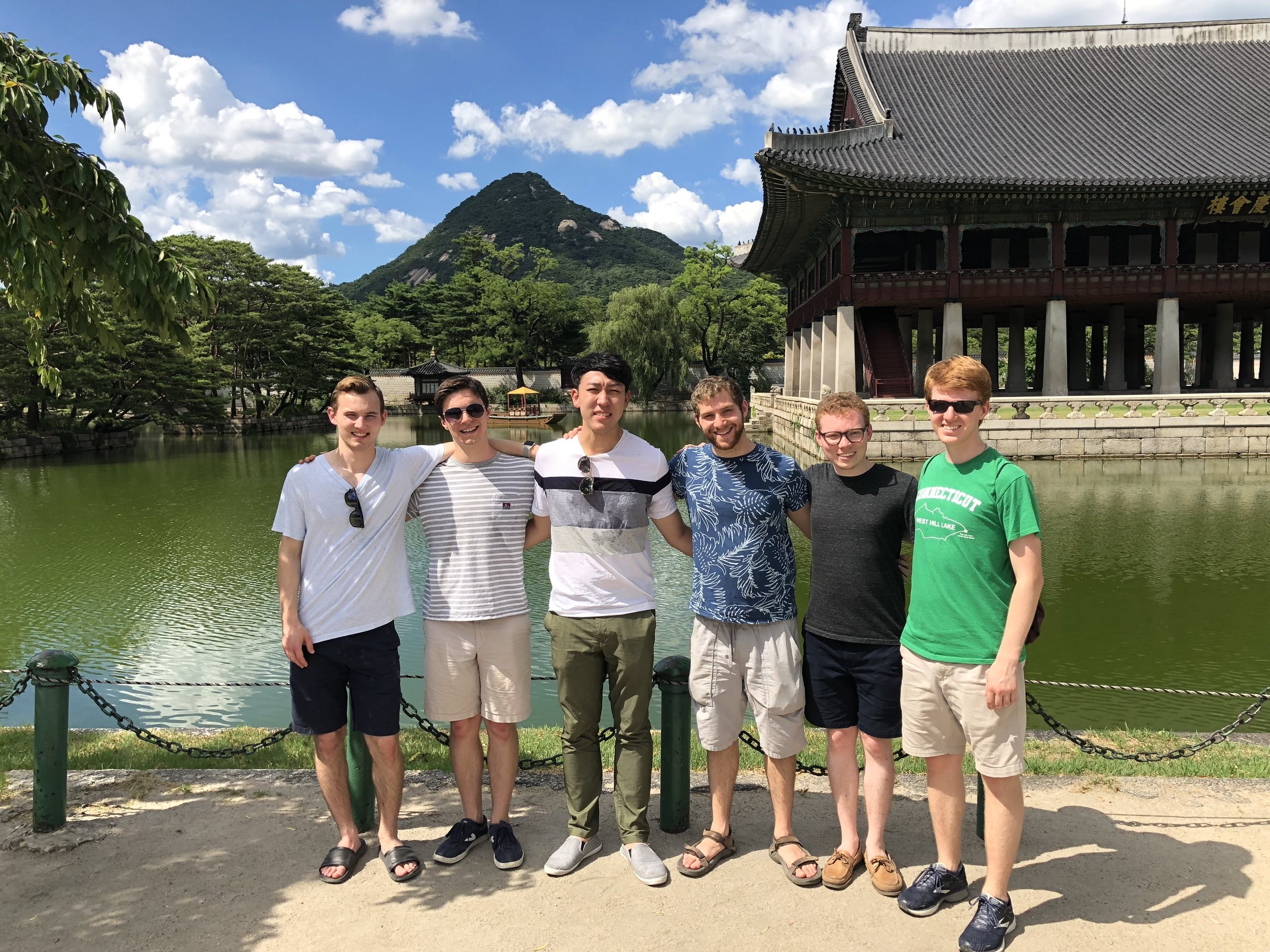 A con-din-gent visiting the National Palace!