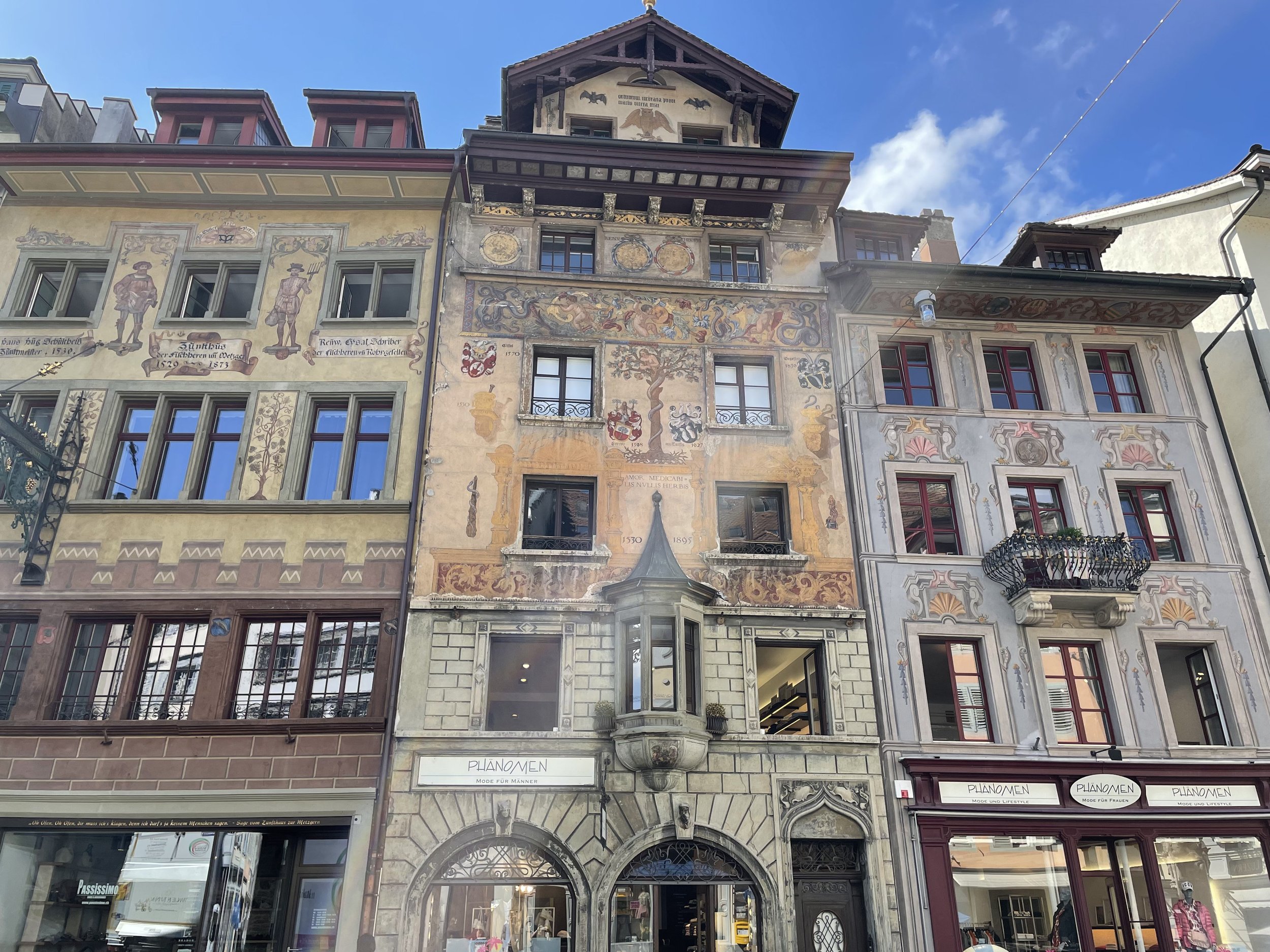  Enjoying the beautiful architecture and design of the Old Town of Luzern 