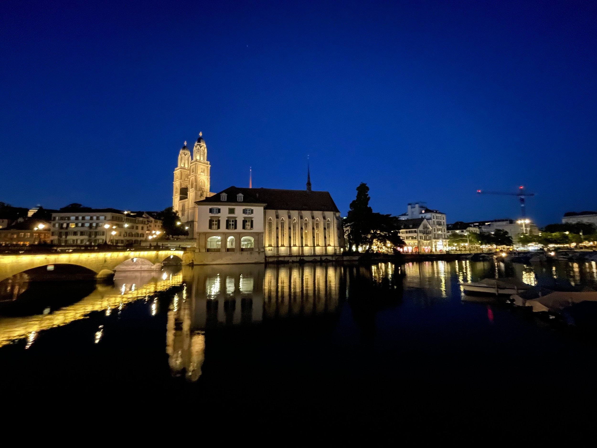  The beautiful city of Zurich at night 