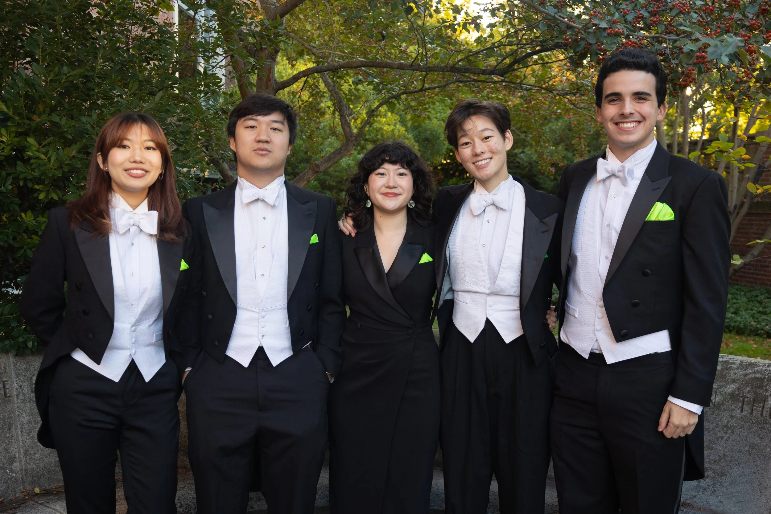 Meet the Dins — The Harvard Din & Tonics