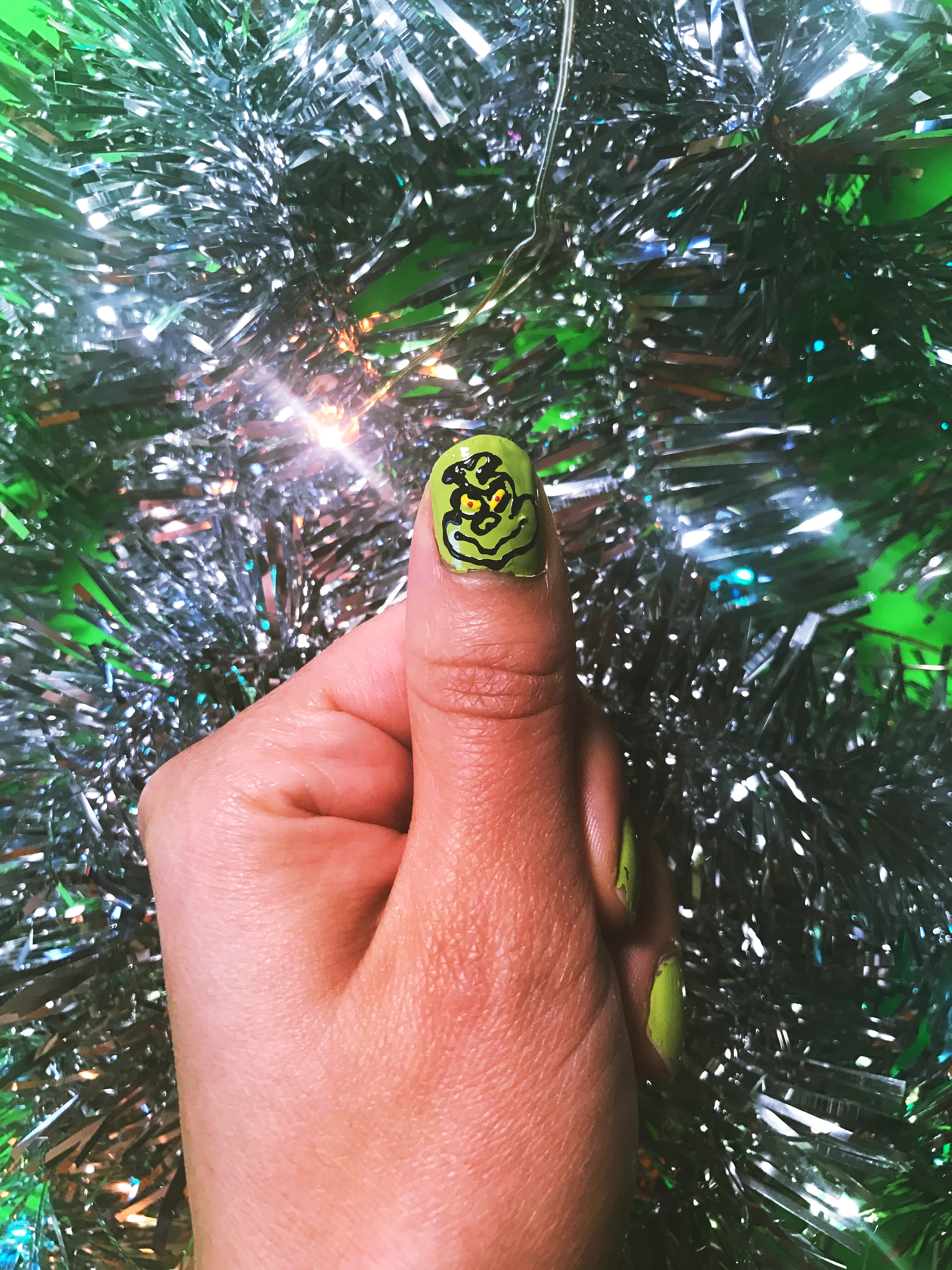 DIY Grinch Nails 
