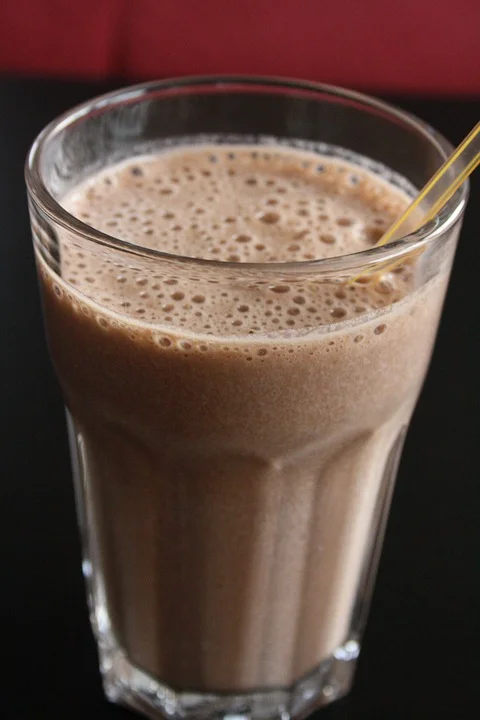 Beauty-food: Anti-Aging Cacao, Coffee, and Banana Shake