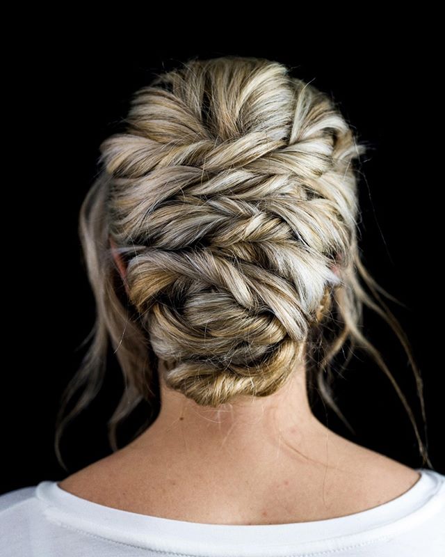 Where does it start and where does it end? We love this magical hair labyrinth ✨
Hair by @hdelzani
*
*
*
*
*
#hairposts #bride #bridalhair #modernsalon #weddinghair #braids #latherlovesweddings #hairbyhaleyd #bioionicla #hairbrained #handpainted #bal