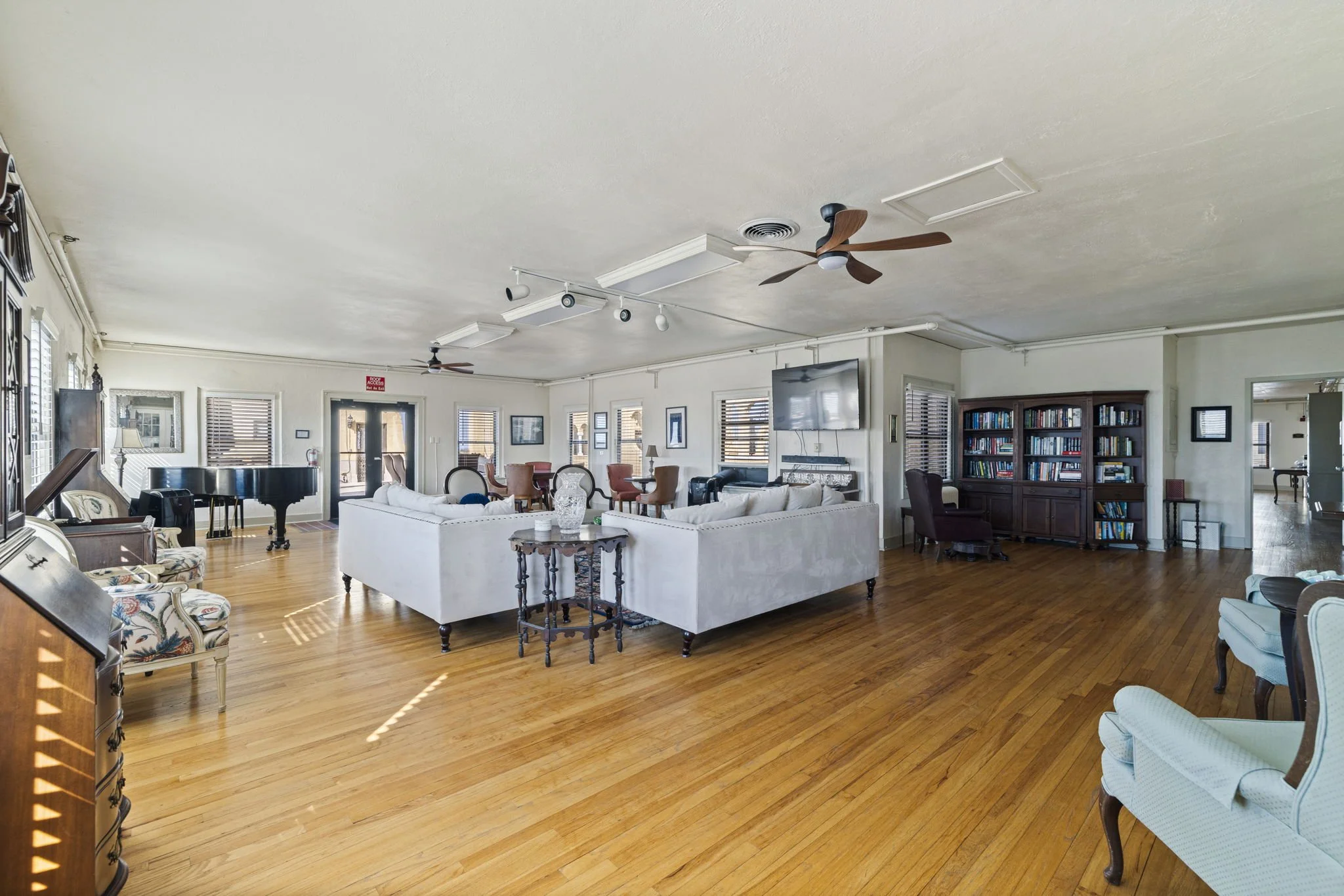 8-web-or-mls-AB3_130 4th Ave N Amenities-2.jpg