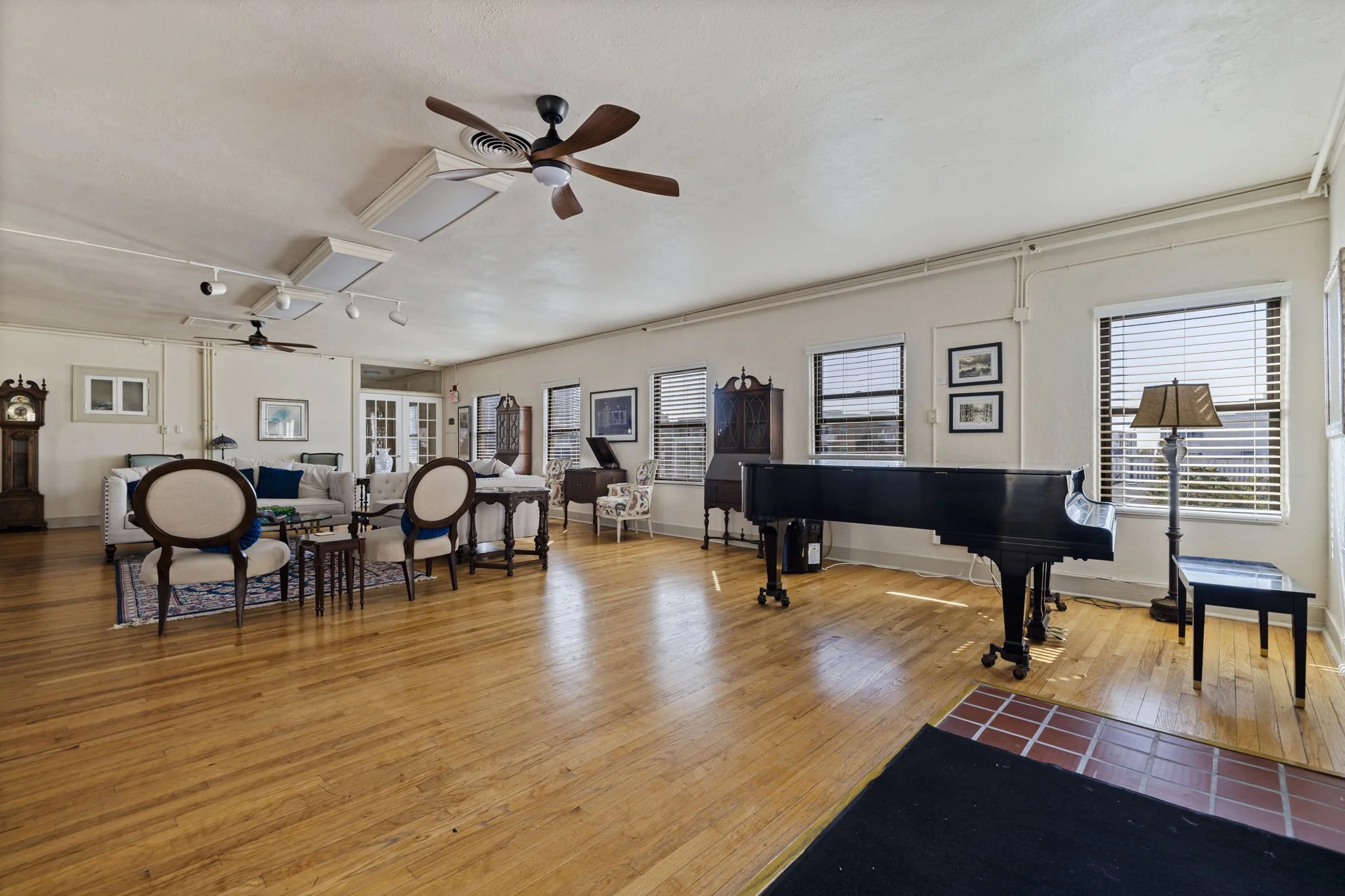 10-web-or-mls-AB3_130 4th Ave N Amenities-4.jpg