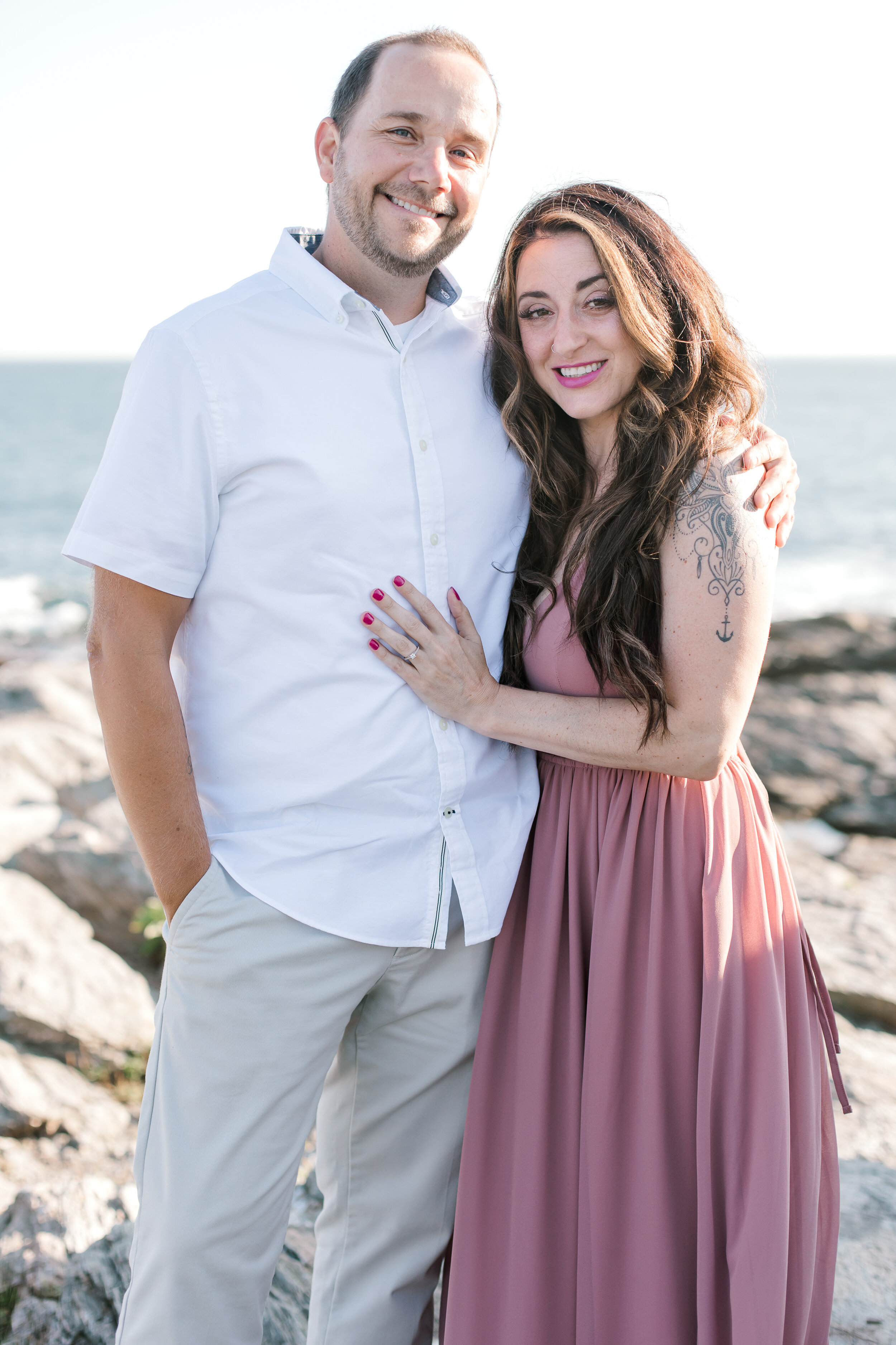 beavertail_lighthouse_summer_engagement_photos_erica_pezente_photography (1).jpg