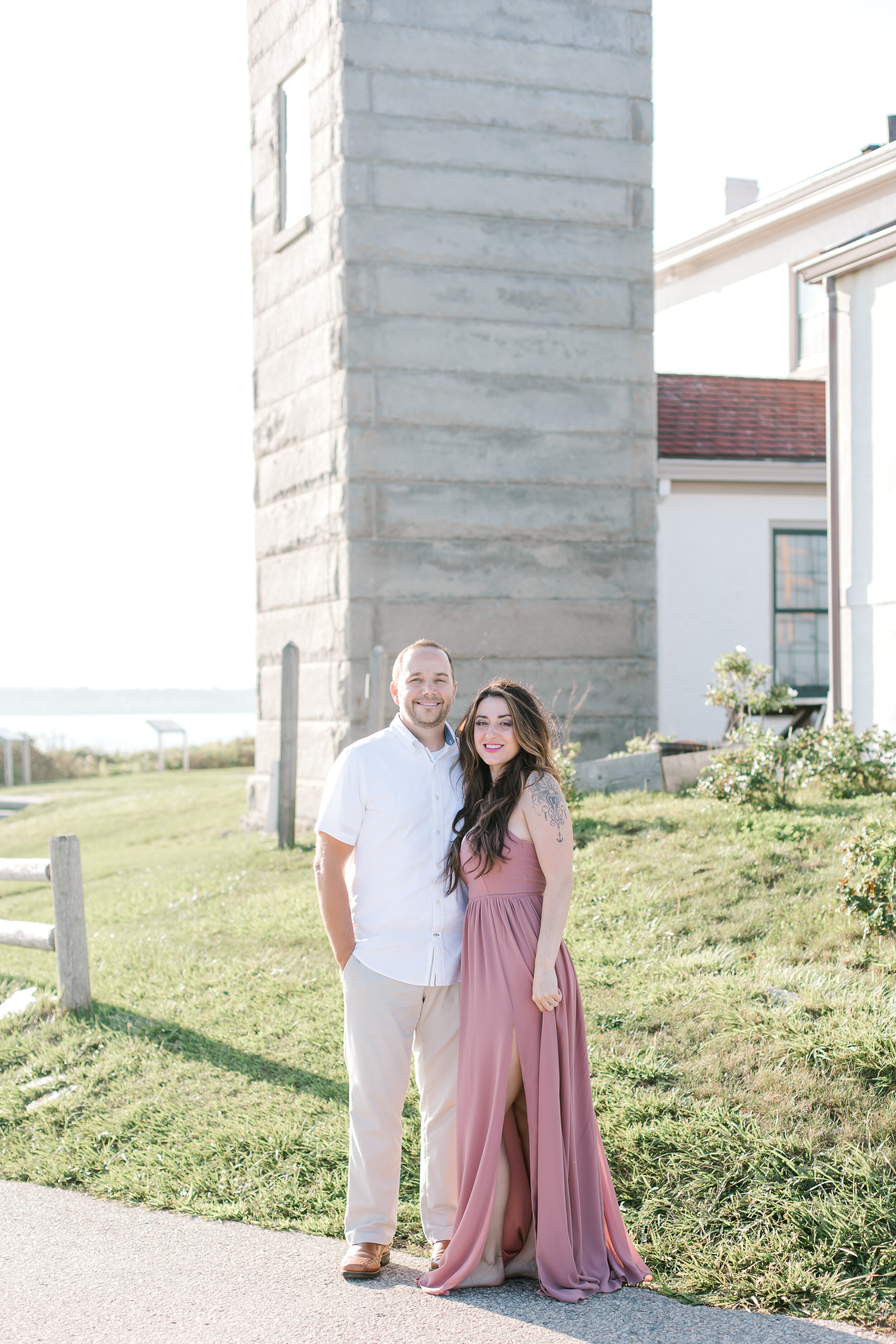 beavertail_lighthouse_summer_engagement_photos_erica_pezente_photography (17).jpg