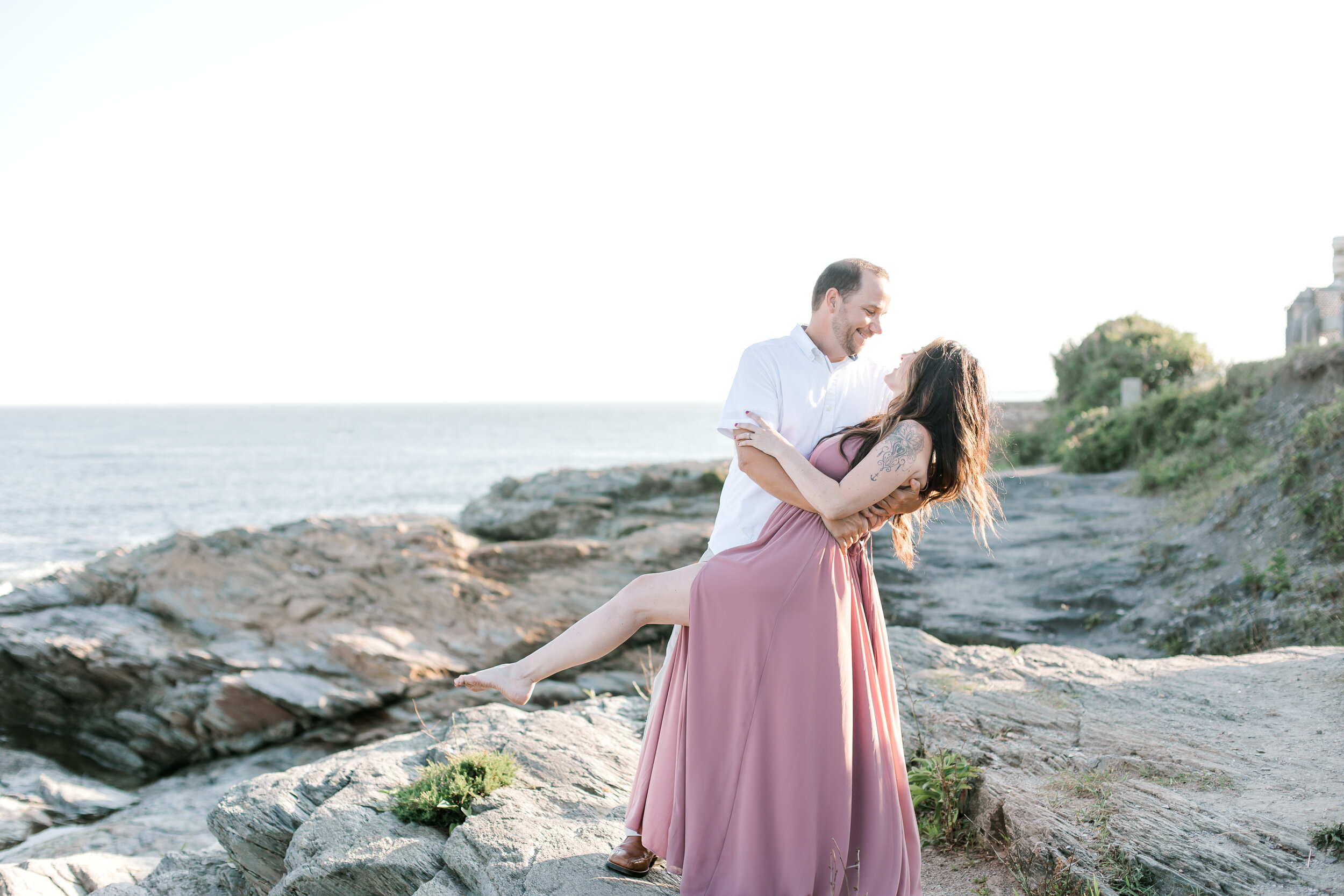 beavertail_lighthouse_summer_engagement_photos_erica_pezente_photography (52).jpg