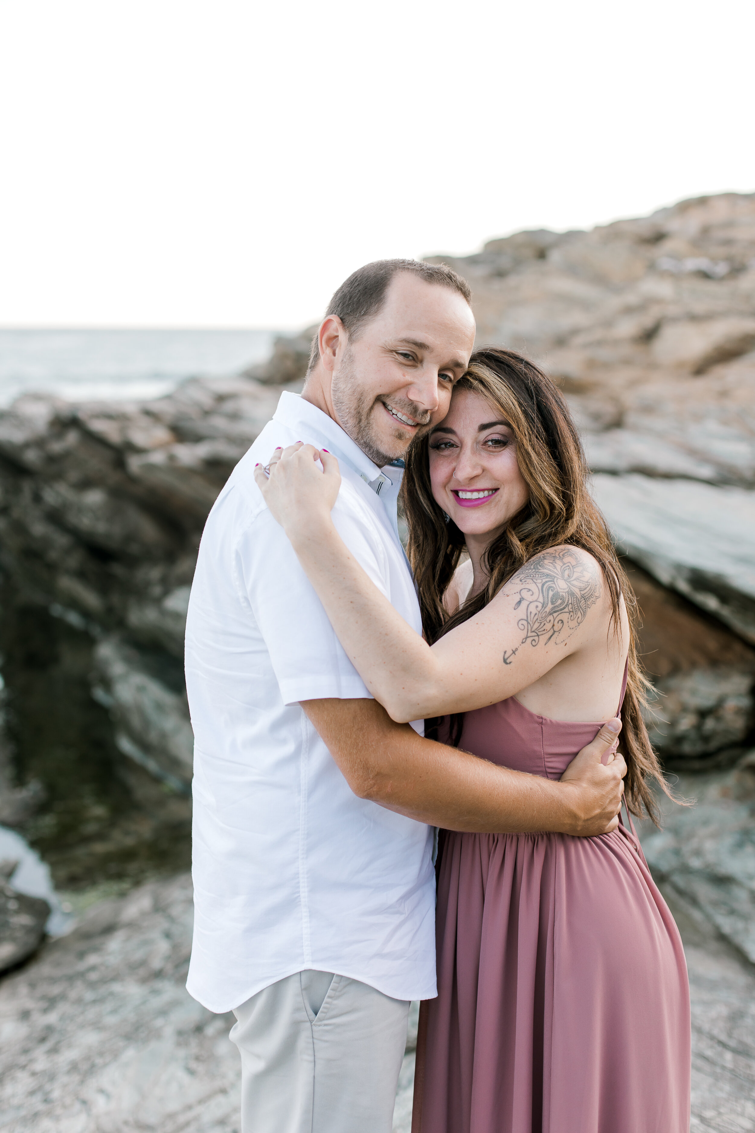 beavertail_lighthouse_summer_engagement_photos_erica_pezente_photography (73).jpg