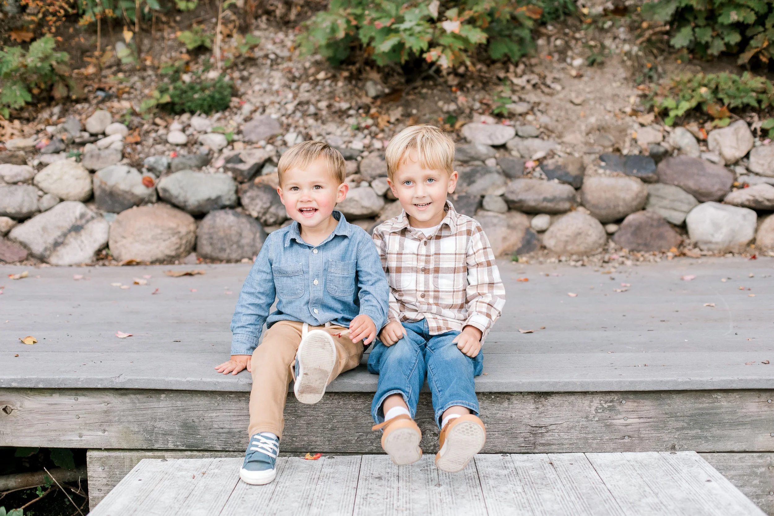 wrentham_lake_fall_family_photos_erica_pezente_photography(18).jpg