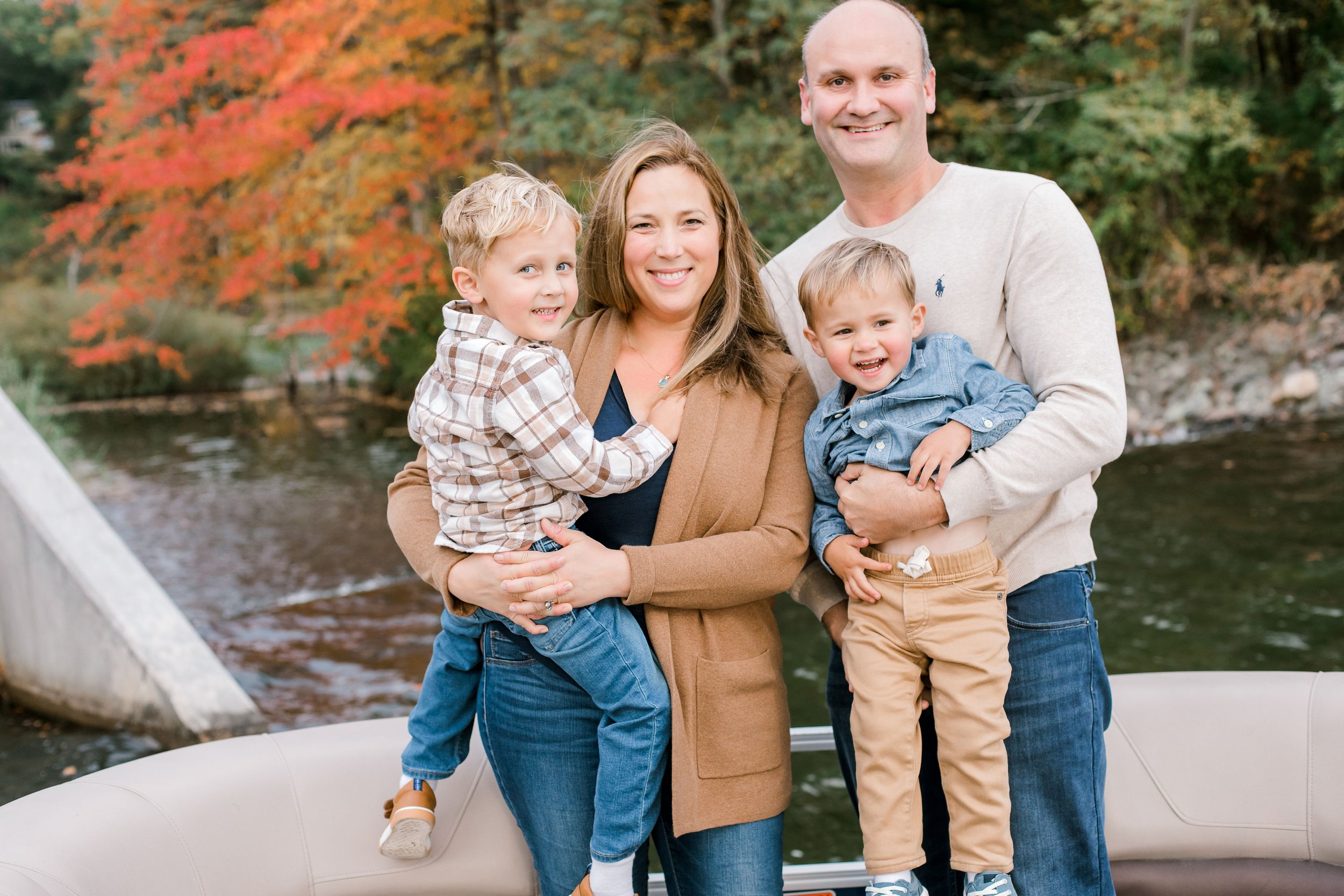 wrentham_lake_fall_family_photos_erica_pezente_photography(122).jpg