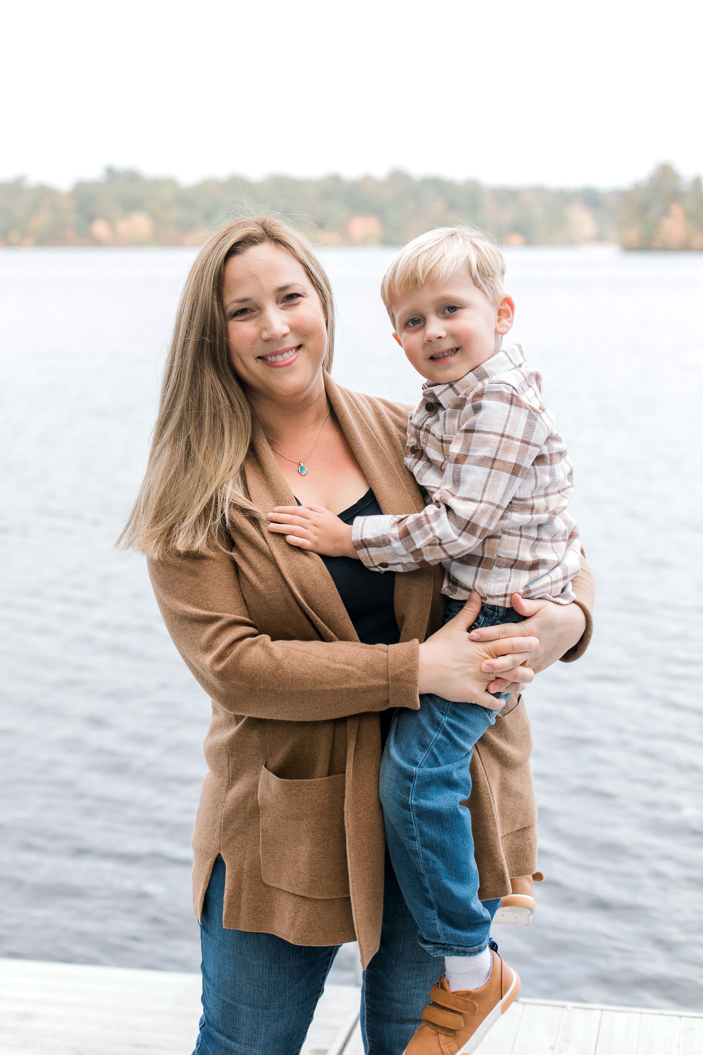 wrentham_lake_fall_family_photos_erica_pezente_photography(63).jpg