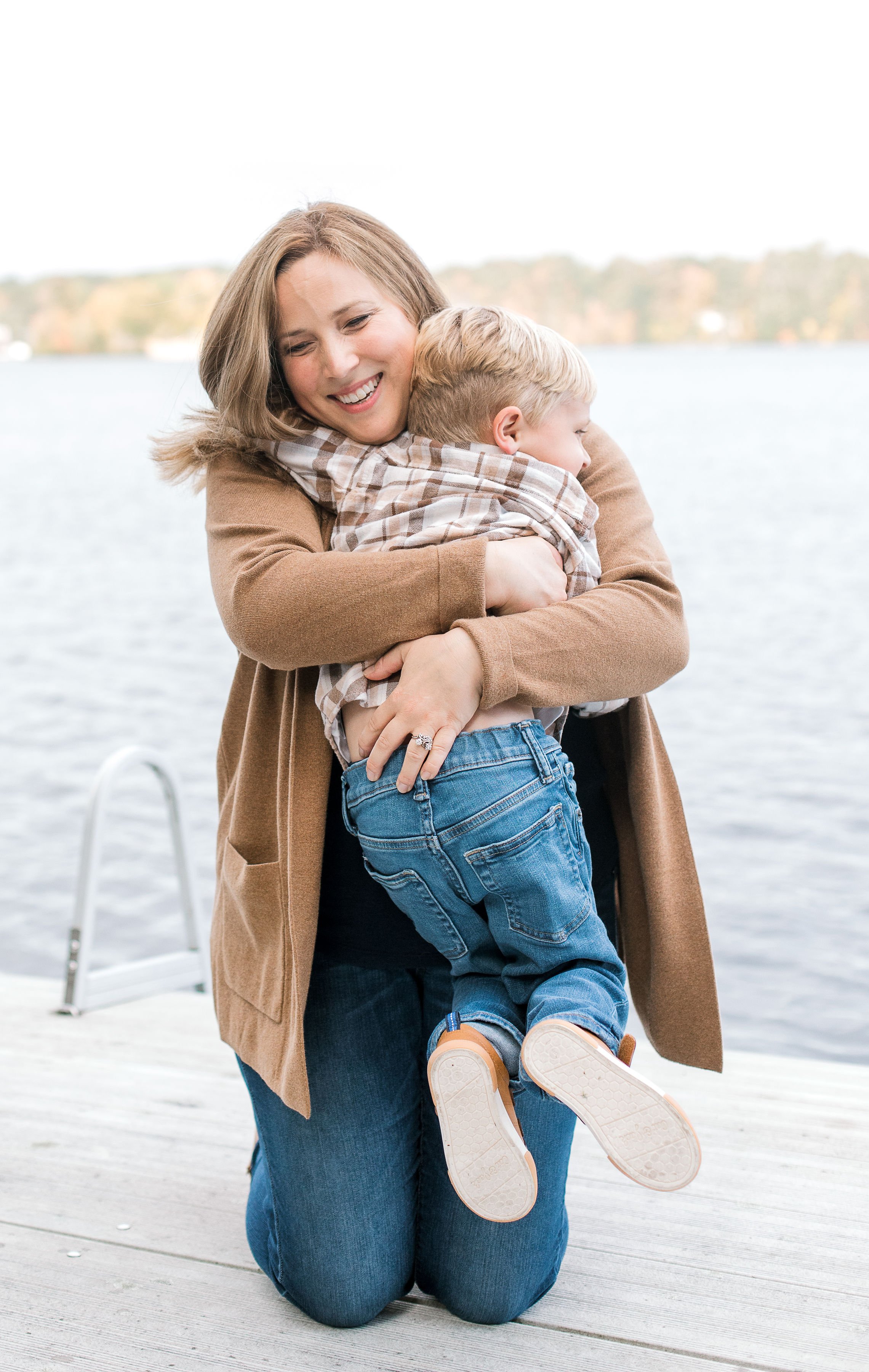 wrentham_lake_fall_family_photos_erica_pezente_photography(47).jpg