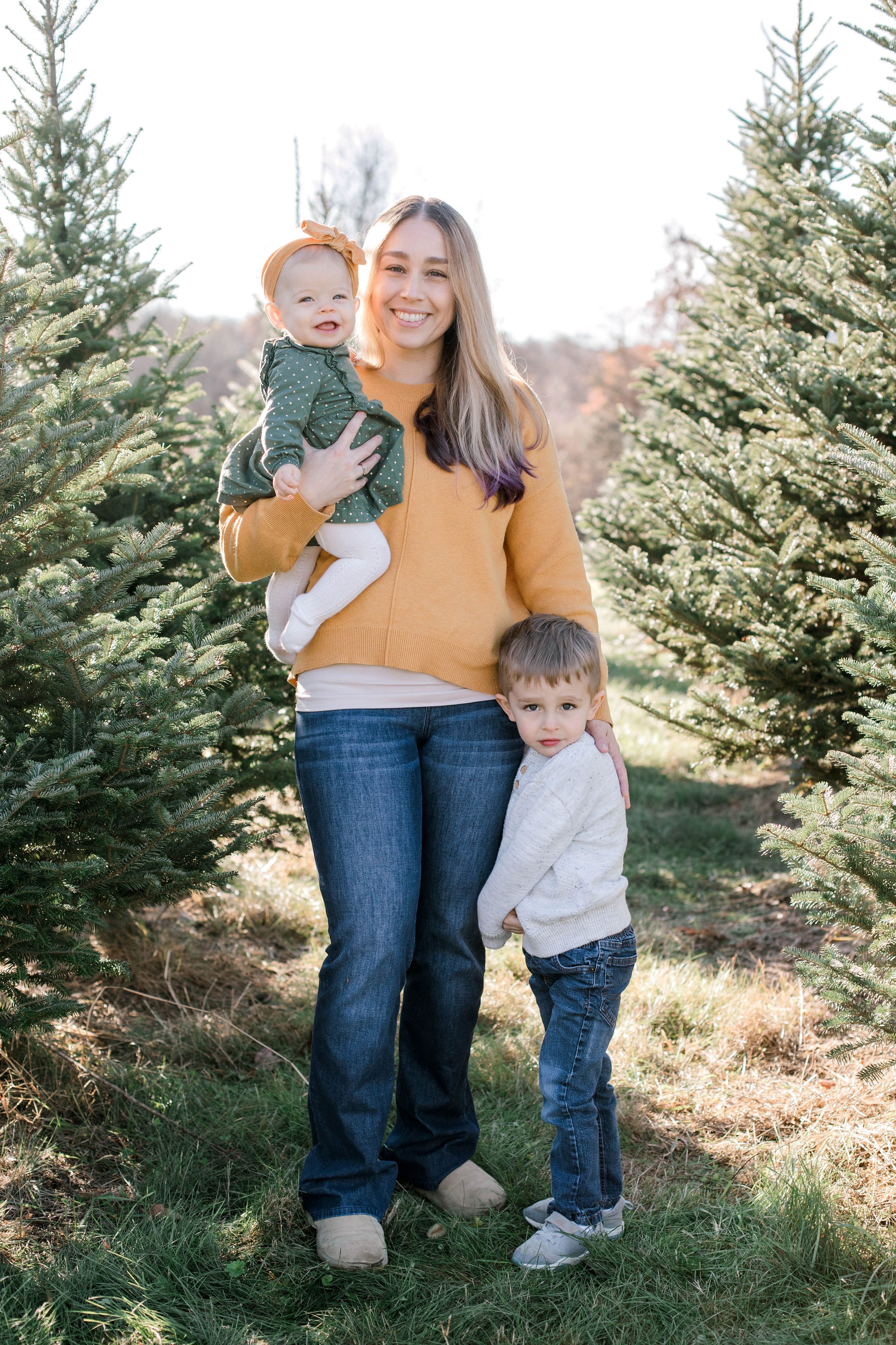 christmas_tree_mini_session_highfields_tree_farm_grafton_massachusetts_erica_pezente_photography(11) (2).jpg