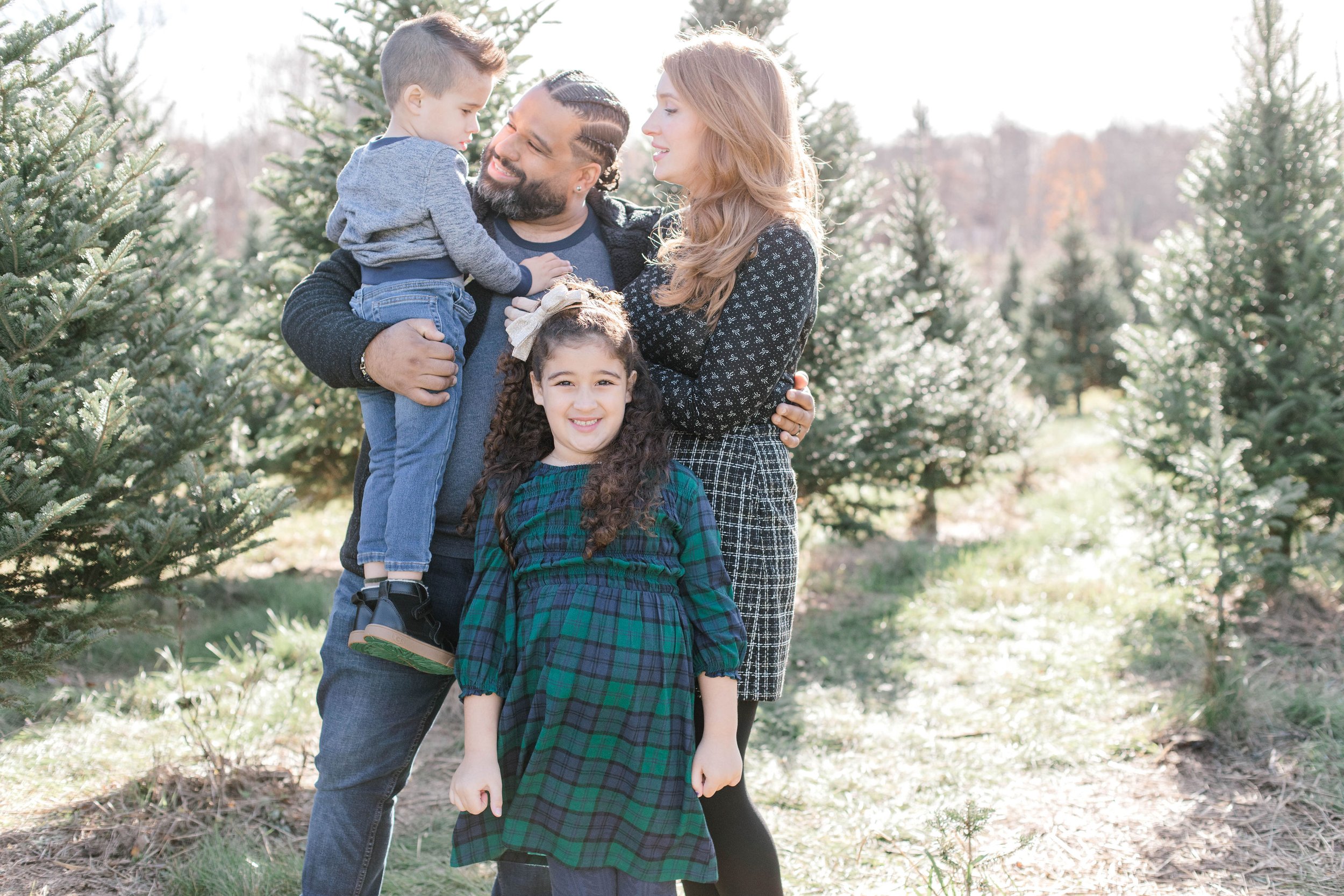 christmas_tree_mini_session_highfields_tree_farm_grafton_massachusetts_erica_pezente_photography(6).jpg