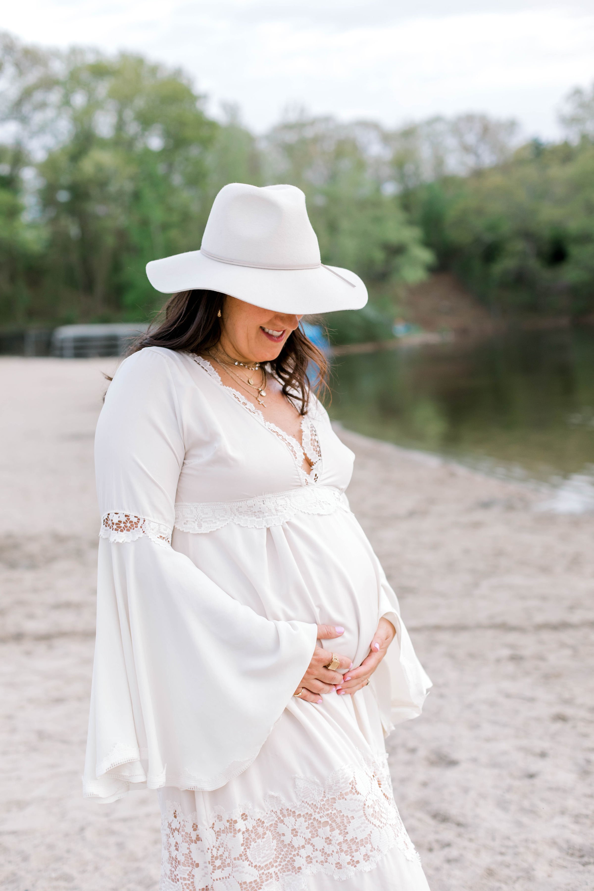 morses_pond_wellesley_spring_maternity_photos_erica_pezente_photography(28).jpg