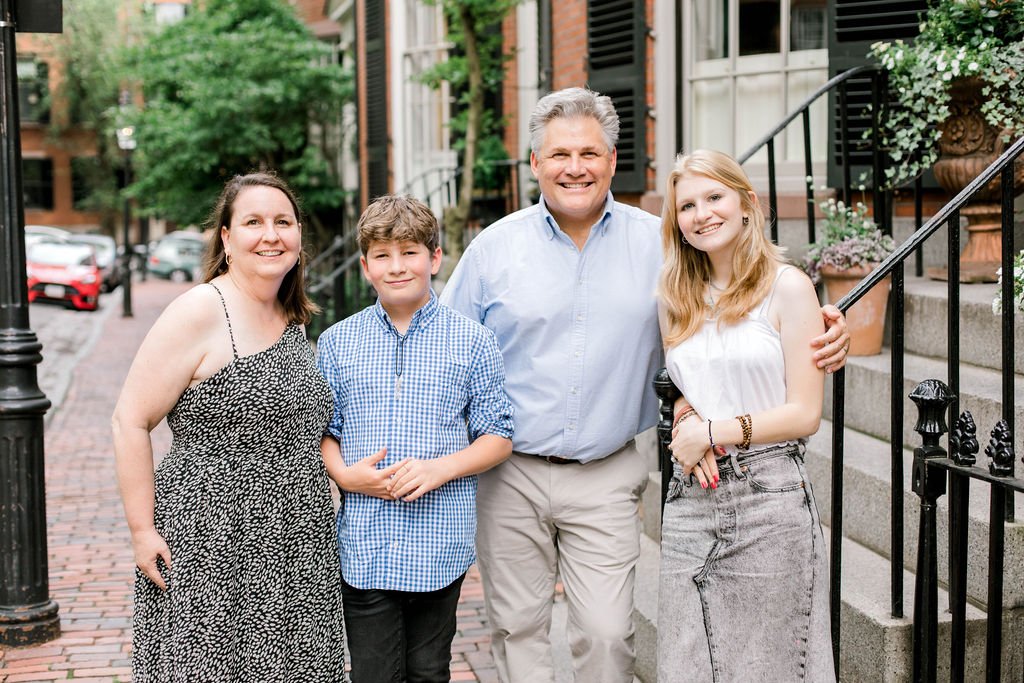 beacon_hill_acorn_street_summer_family_photos_erica_pezente_photography(15).jpg