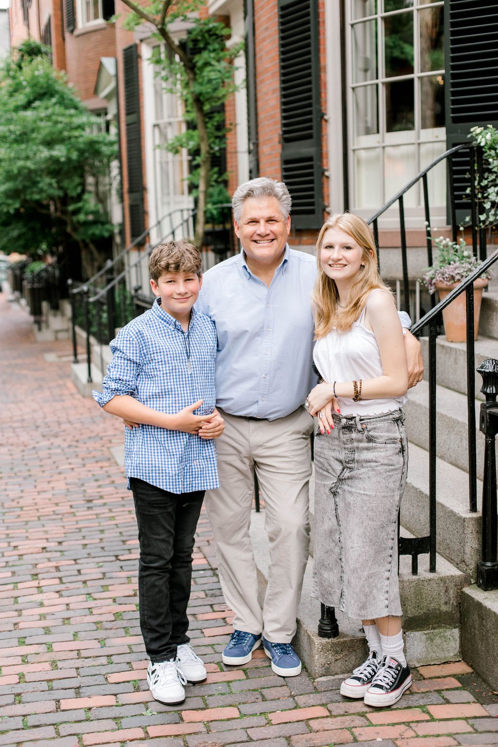 beacon_hill_acorn_street_summer_family_photos_erica_pezente_photography(16).jpg