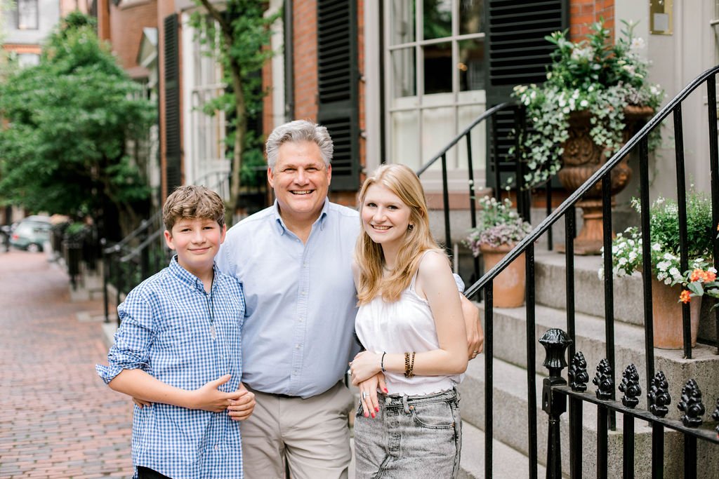 beacon_hill_acorn_street_summer_family_photos_erica_pezente_photography(18).jpg