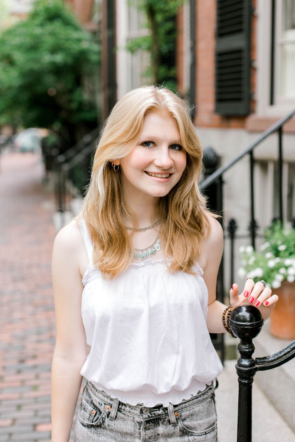 beacon_hill_acorn_street_summer_family_photos_erica_pezente_photography(27).jpg